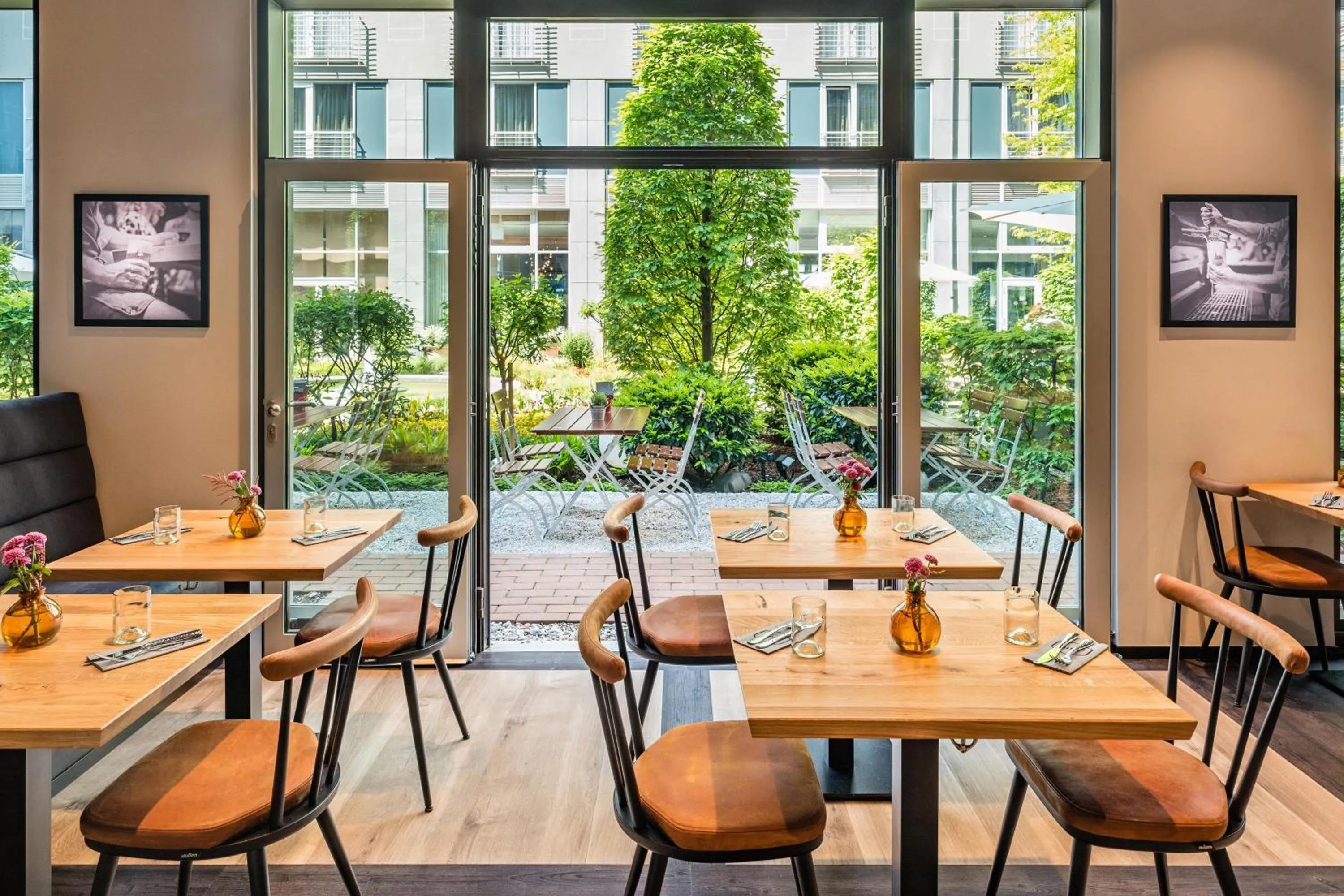 Restaurant/places to eat in Le Meridien Munich