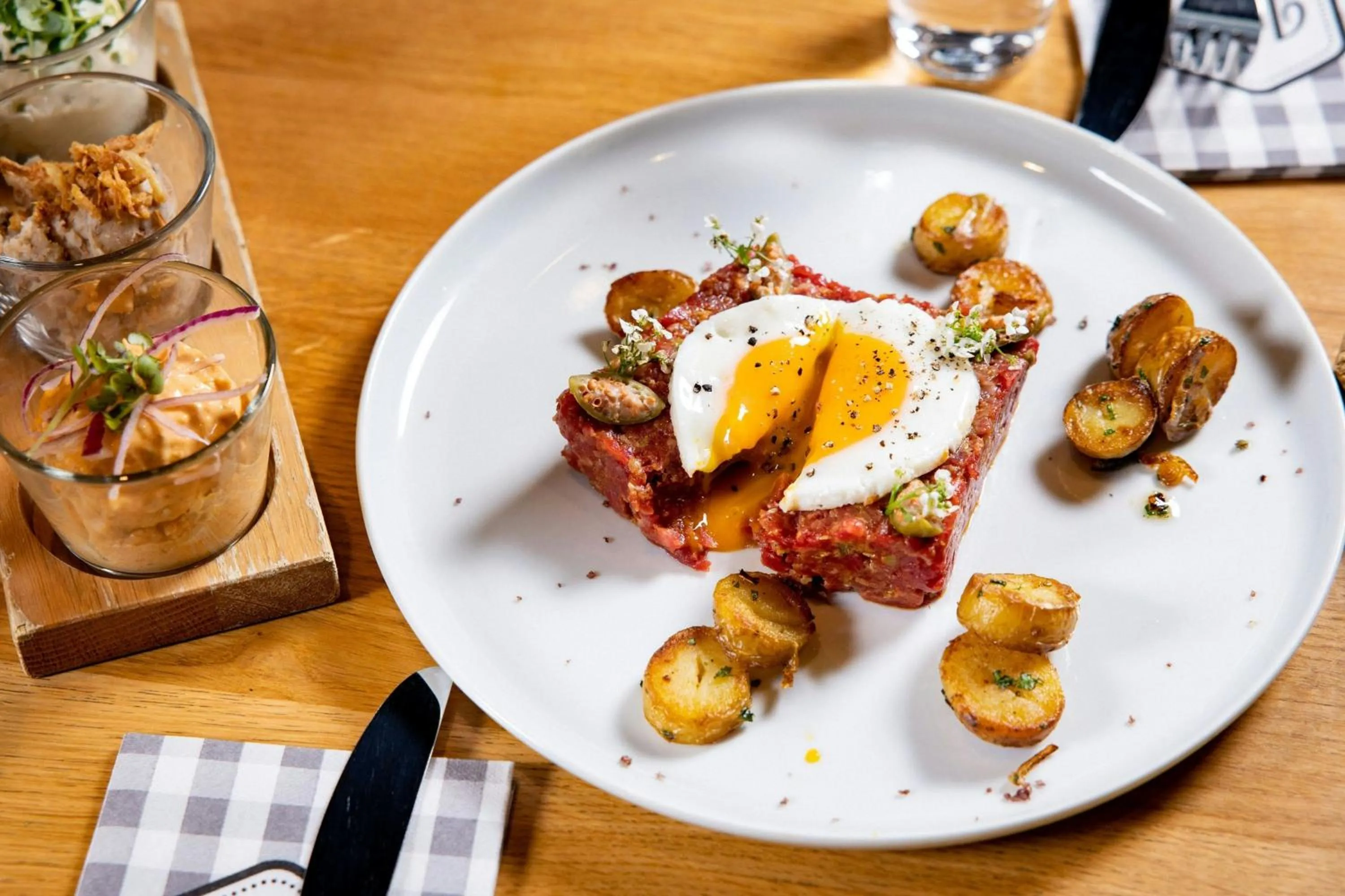 Restaurant/places to eat in Le Meridien Munich