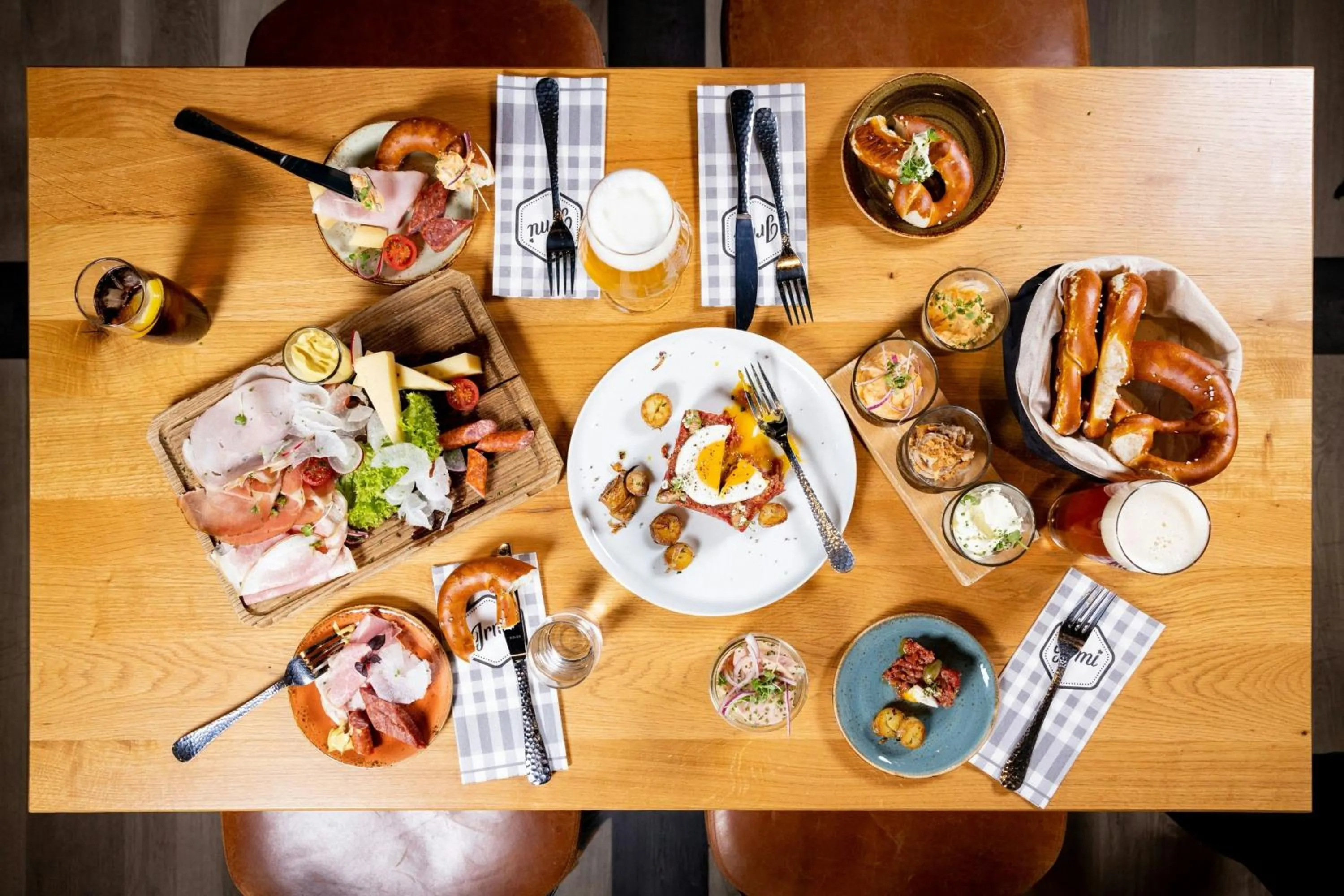 Restaurant/places to eat in Le Meridien Munich