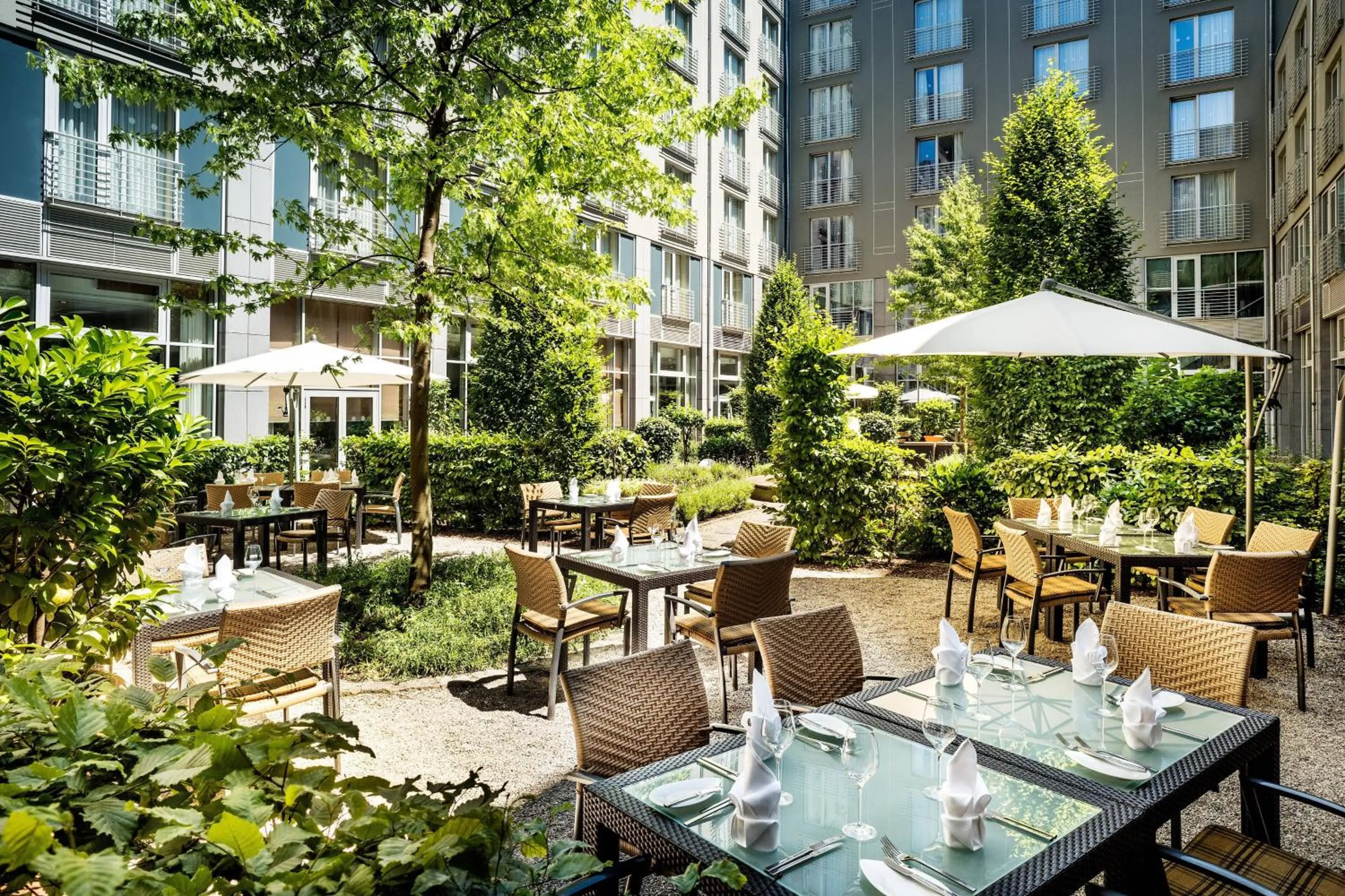 Restaurant/places to eat in Le Meridien Munich