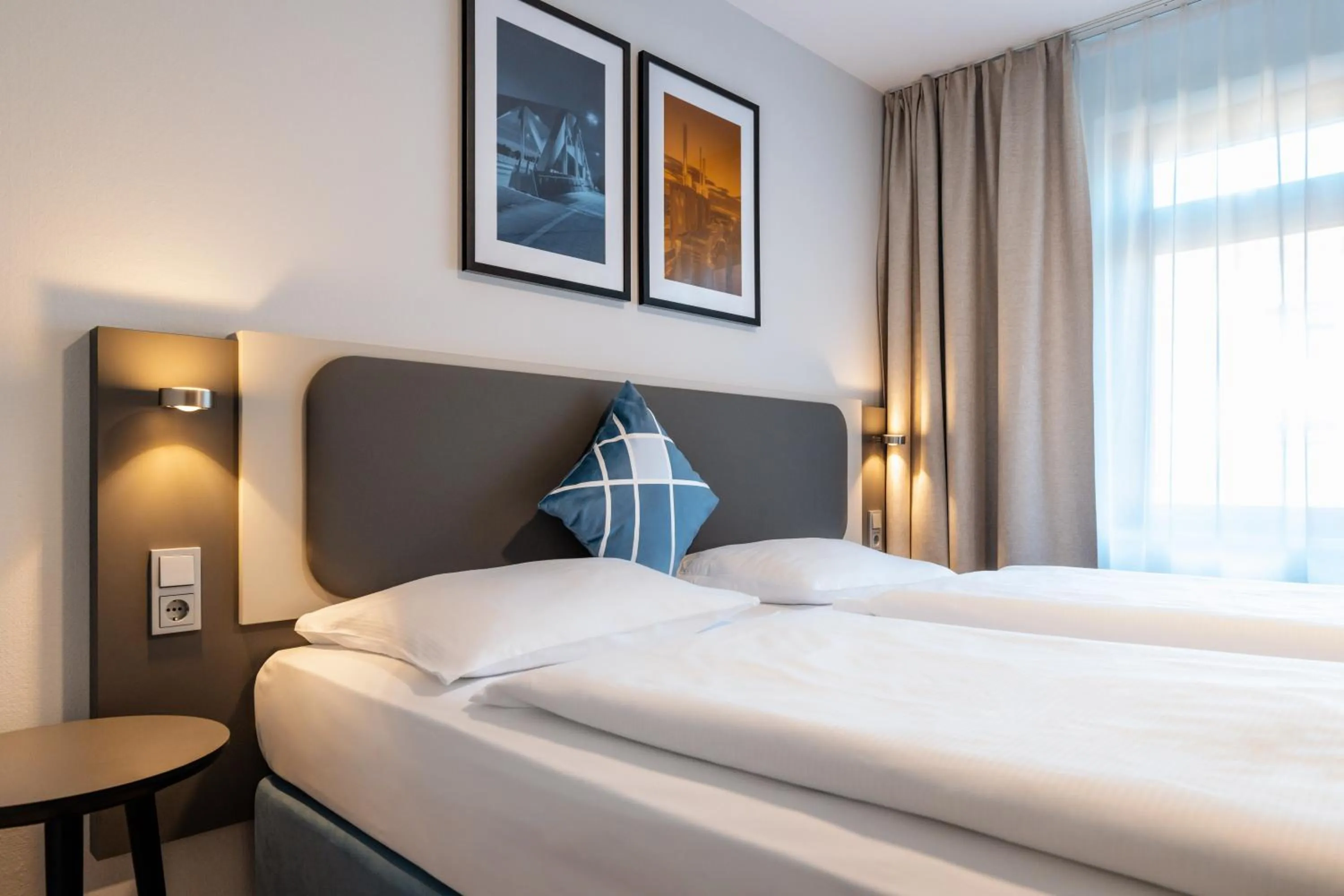 Photo of the whole room, Bed in GHOTEL hotel & living Hannover