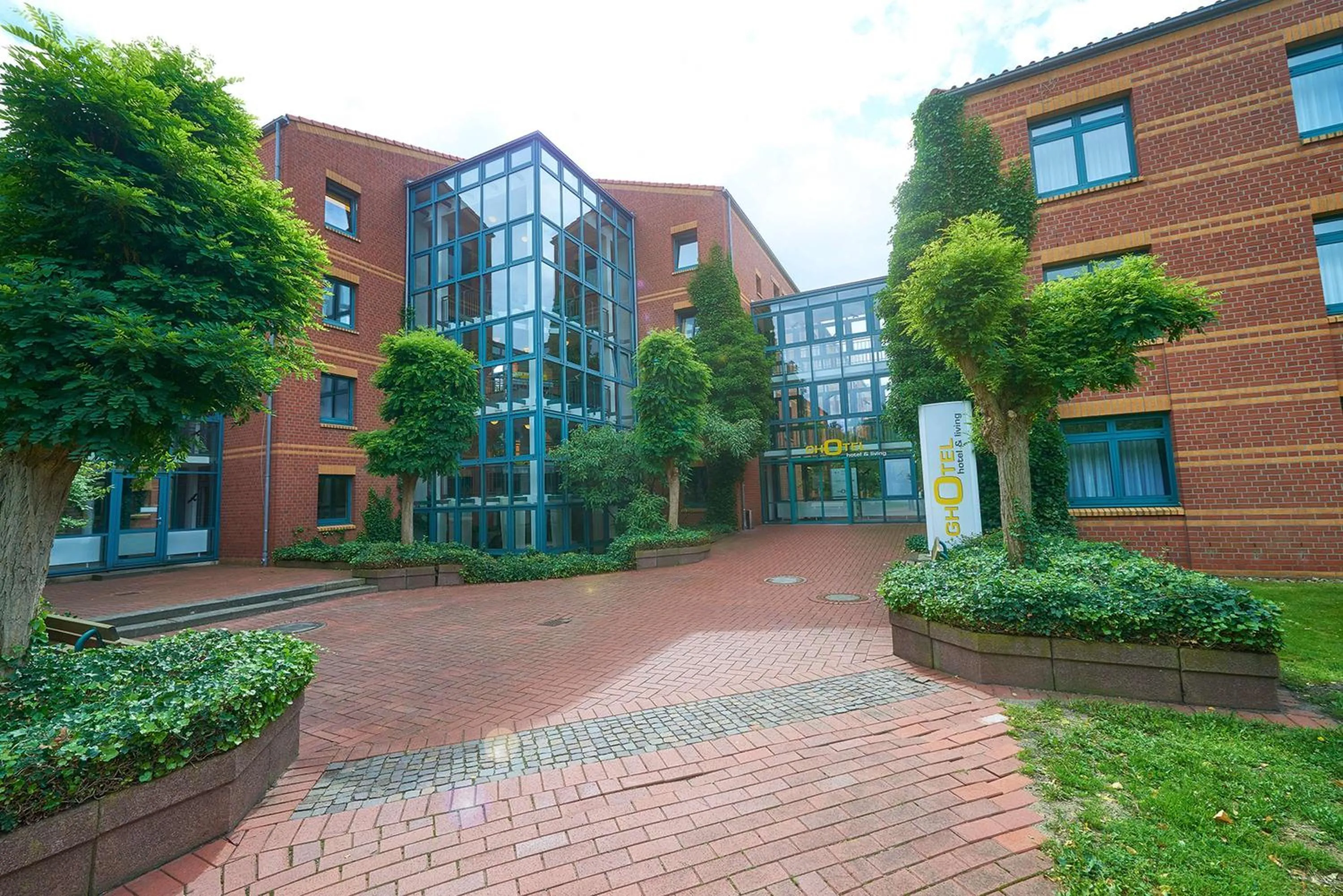 Property building in GHOTEL hotel & living Hannover