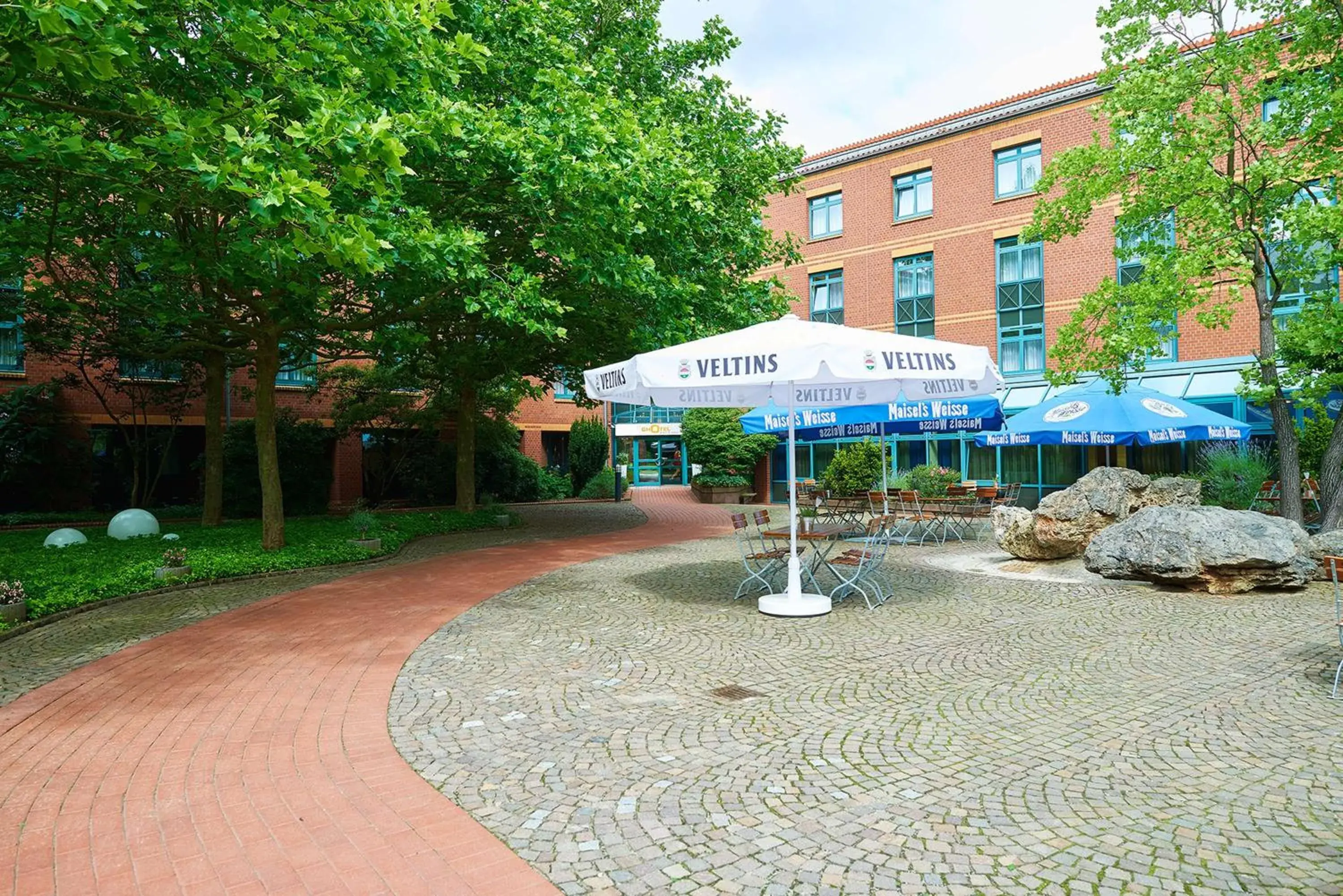 Property building in GHOTEL hotel & living Hannover Property building in GHOTEL hotel & living Hannover