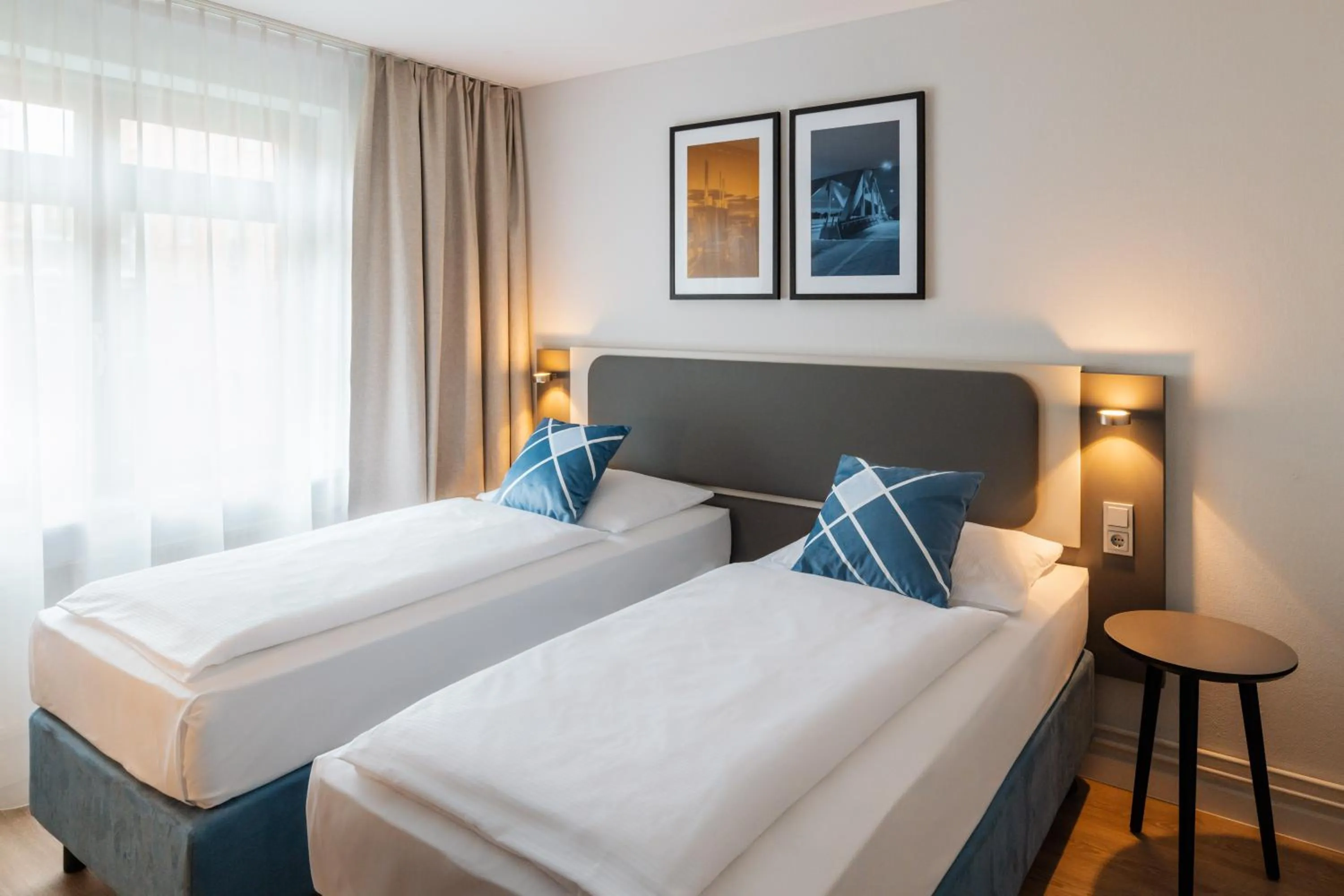 Photo of the whole room, Bed in GHOTEL hotel & living Hannover