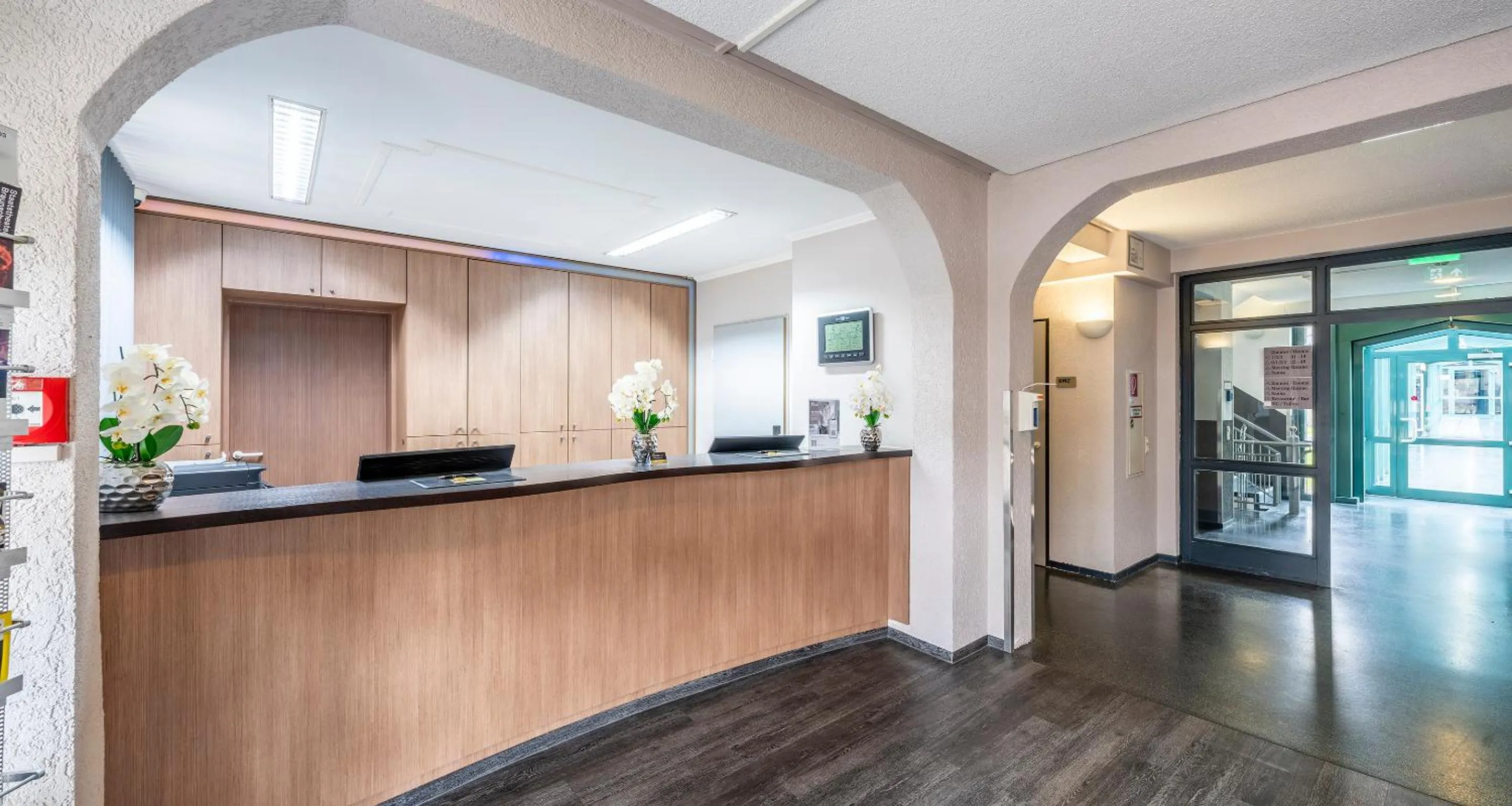 Lobby or reception in PLAZA INN Braunschweig City Süd