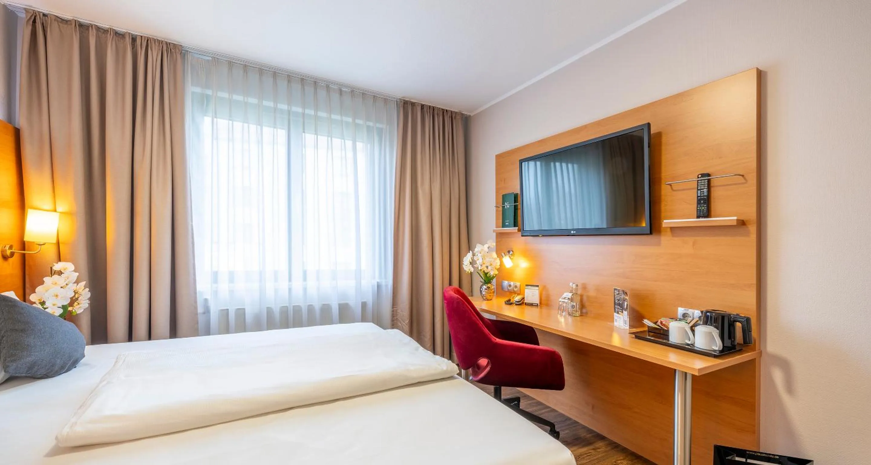 Bed in PLAZA INN Braunschweig City Süd