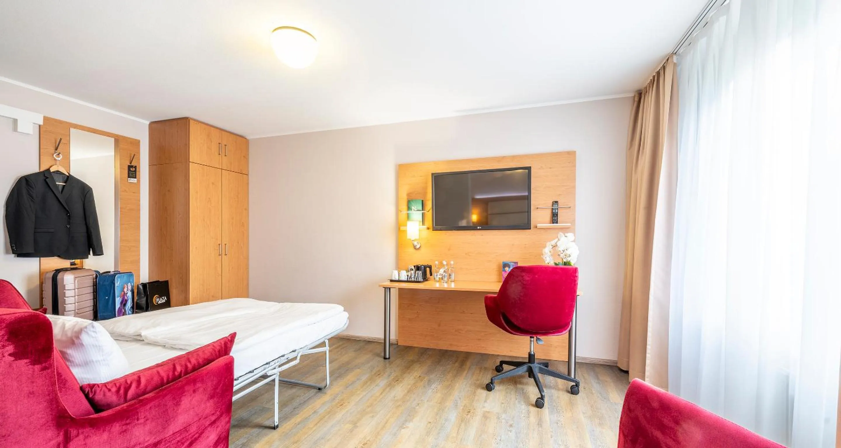 TV and multimedia, Bed in PLAZA INN Braunschweig City Süd