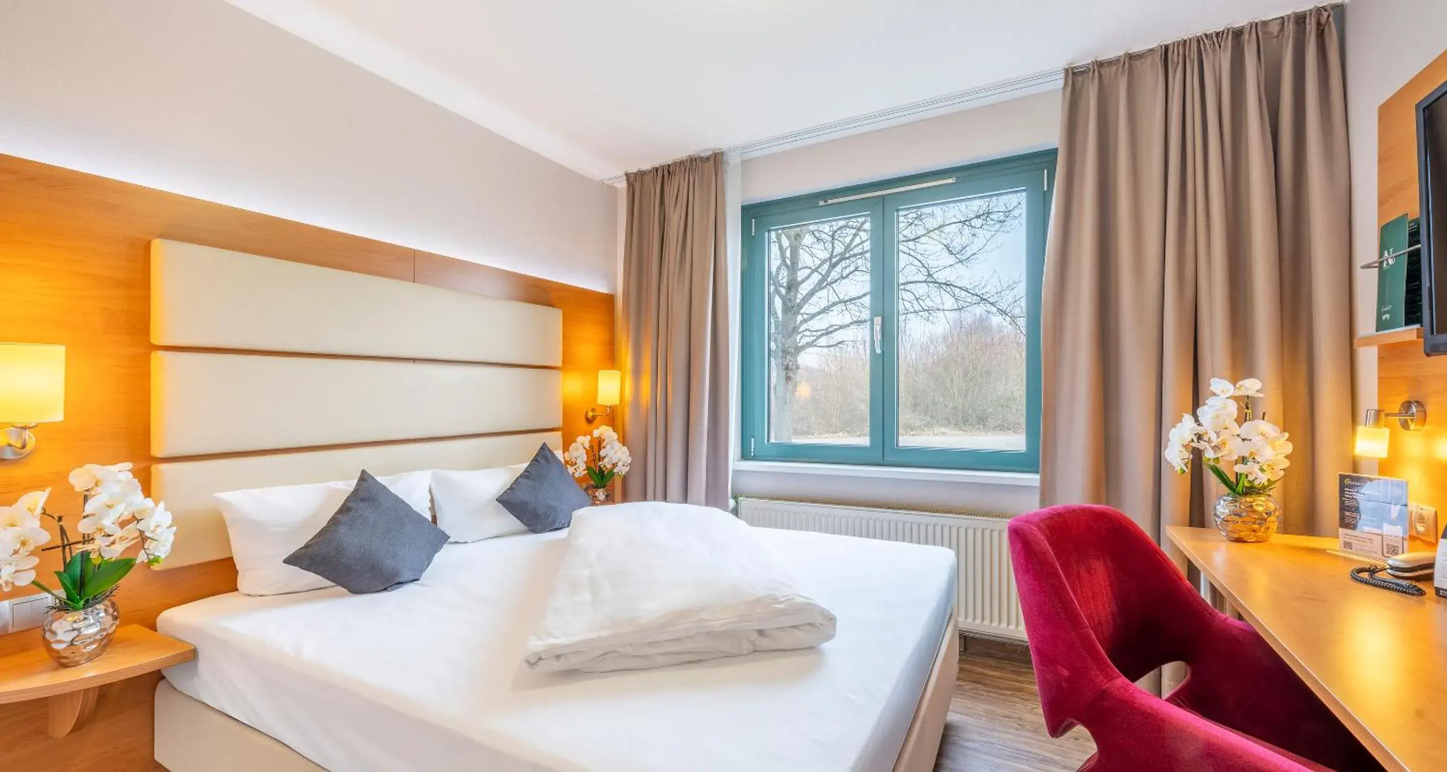 View (from property/room), Bed in PLAZA INN Braunschweig City Süd View (from property/room), Bed in PLAZA INN Braunschweig City Süd