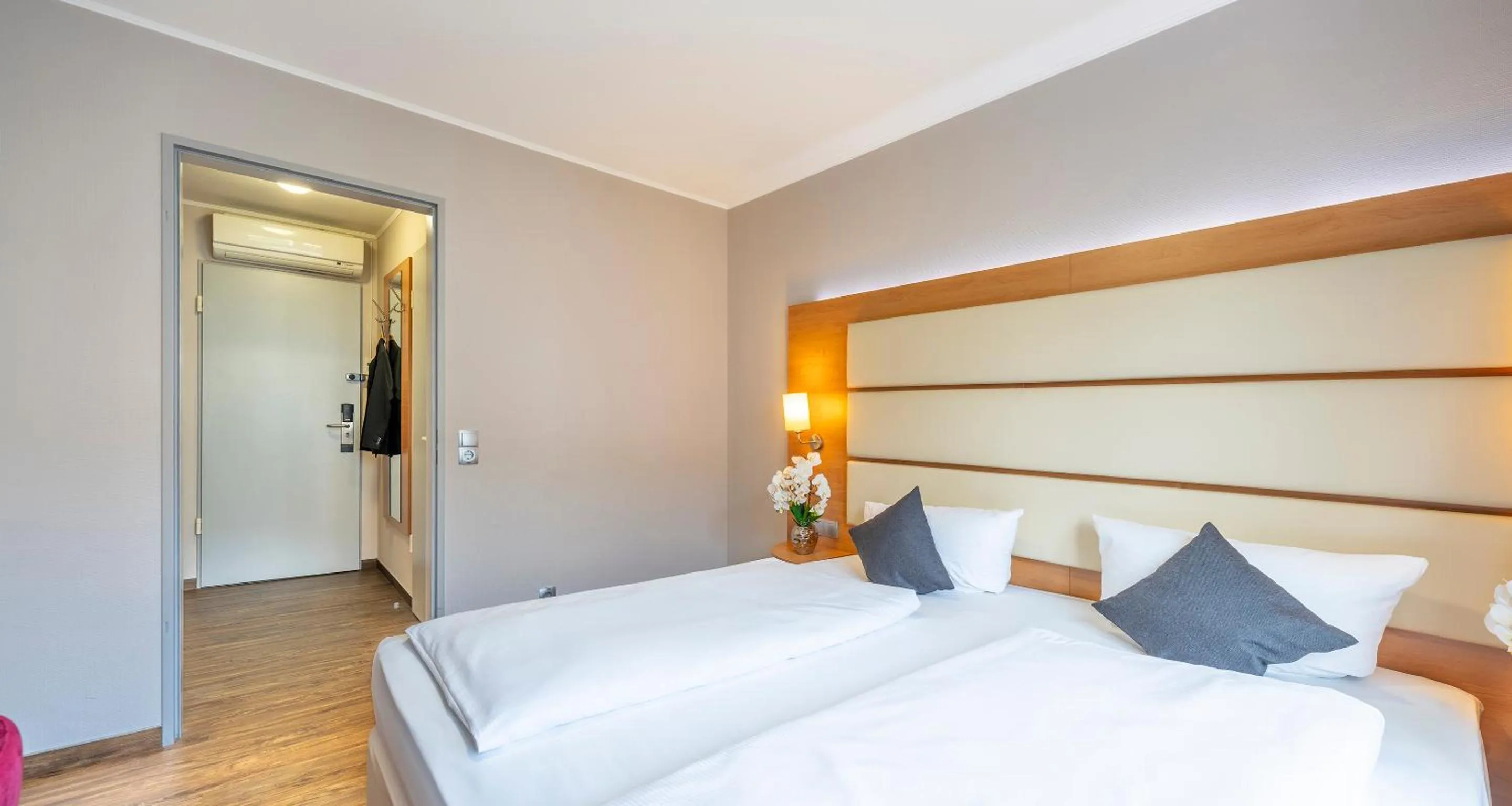 Bed in PLAZA INN Braunschweig City Süd