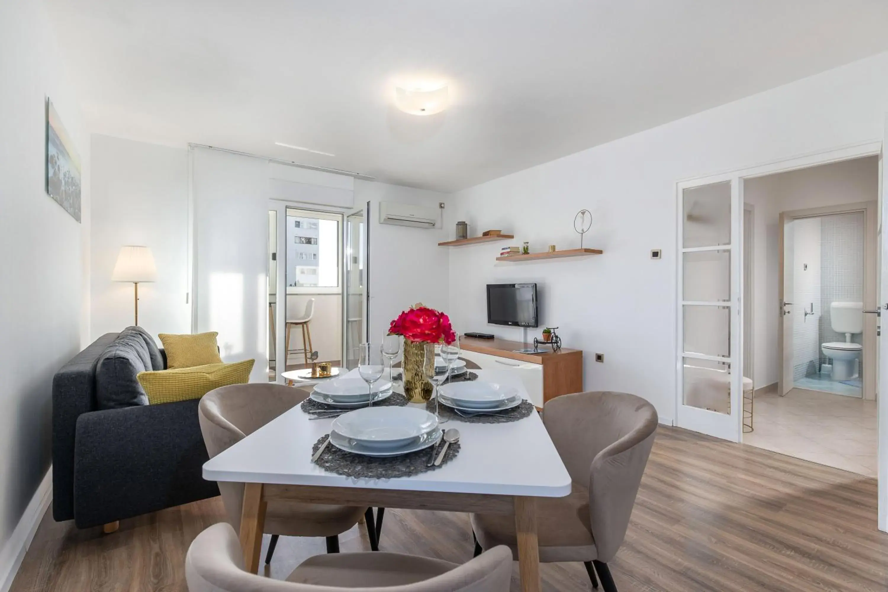 Apartment IN Apartment IN