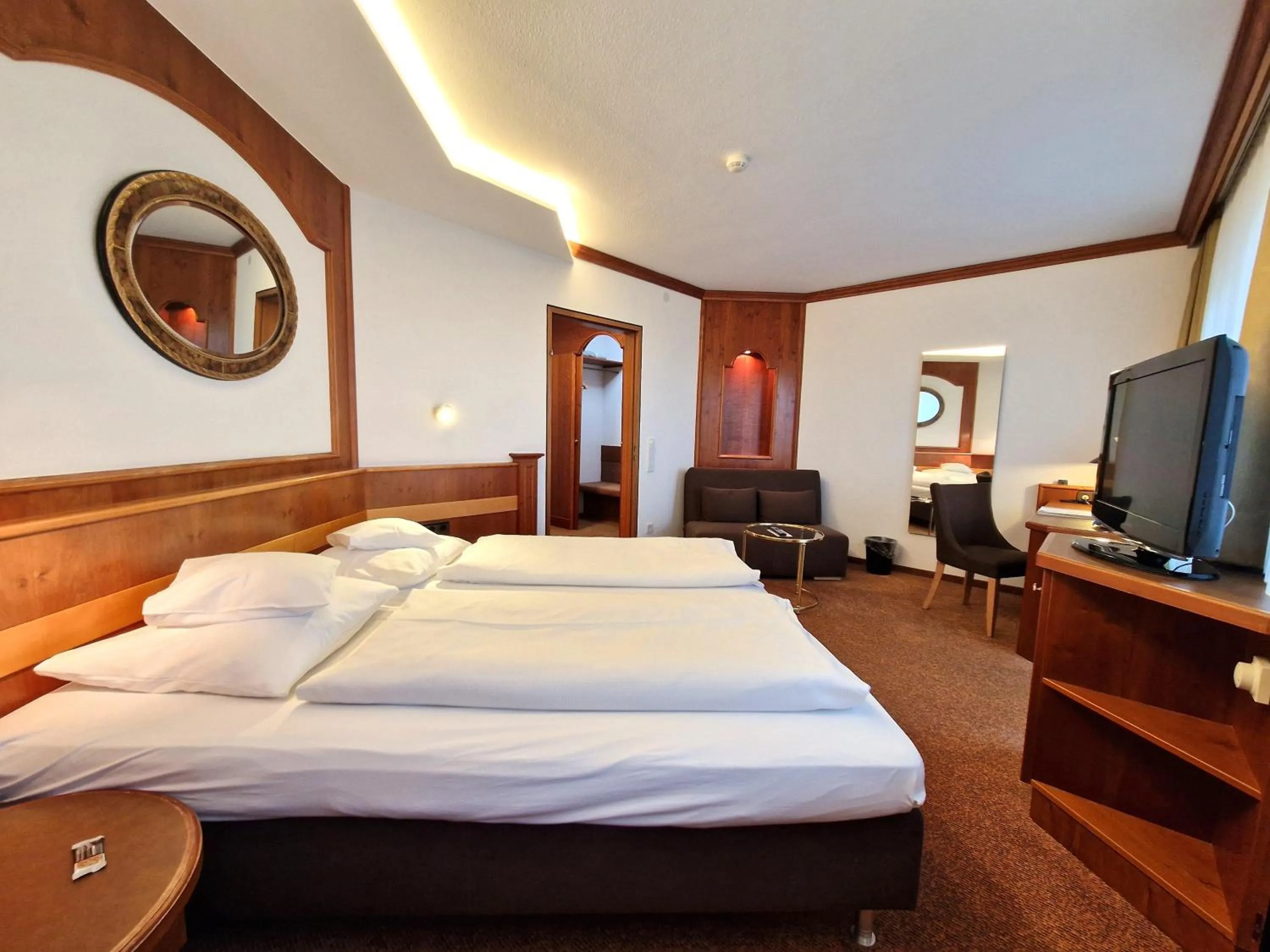 Bed in Badhotel Restaurant Stauferland