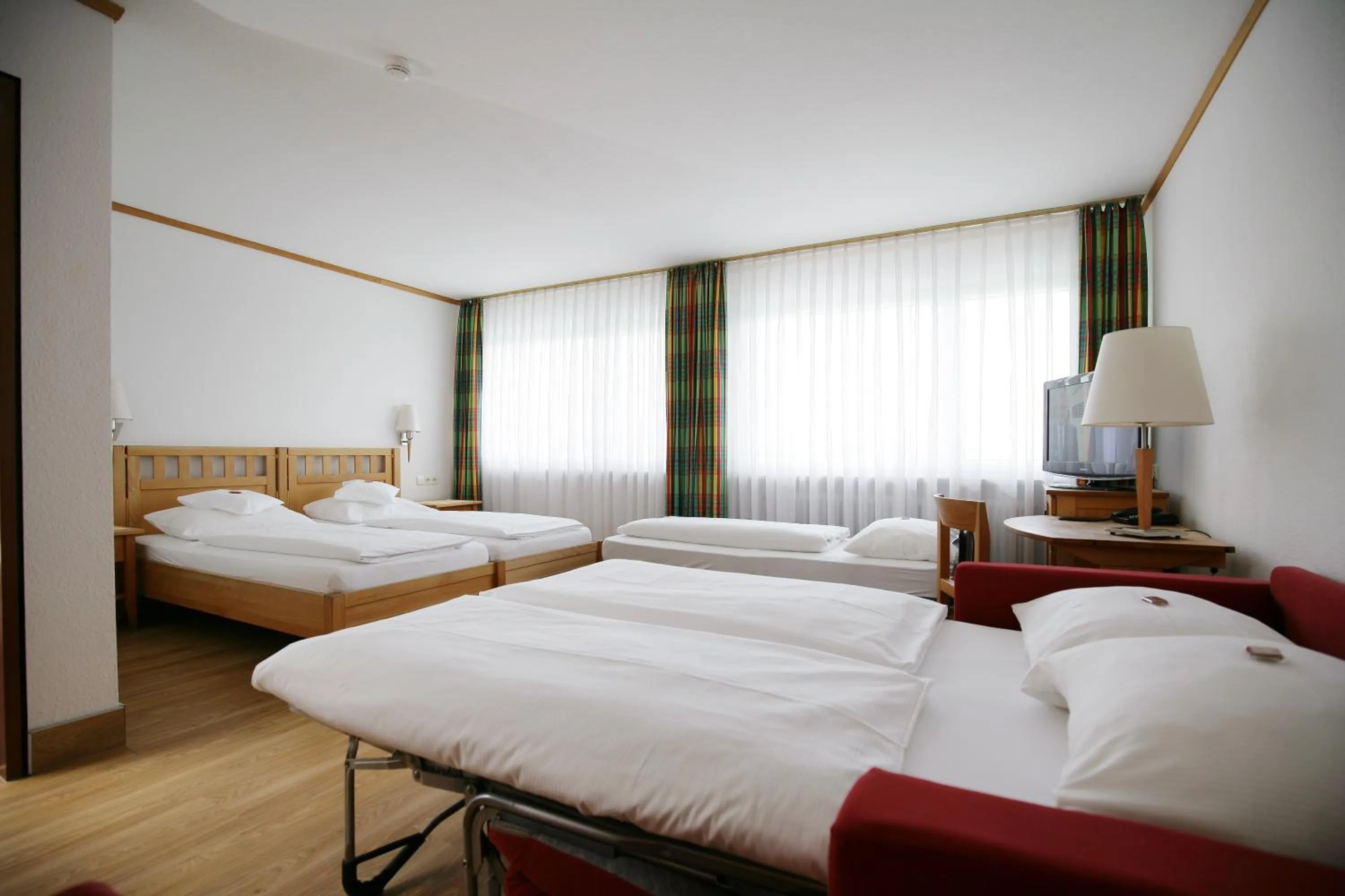 Photo of the whole room, Bed in Badhotel Restaurant Stauferland