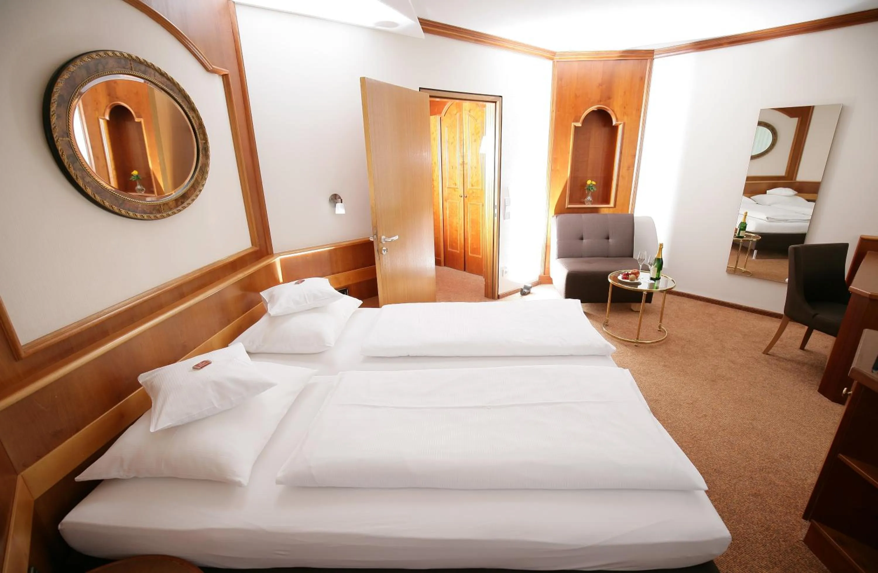 Photo of the whole room, Bed in Badhotel Restaurant Stauferland