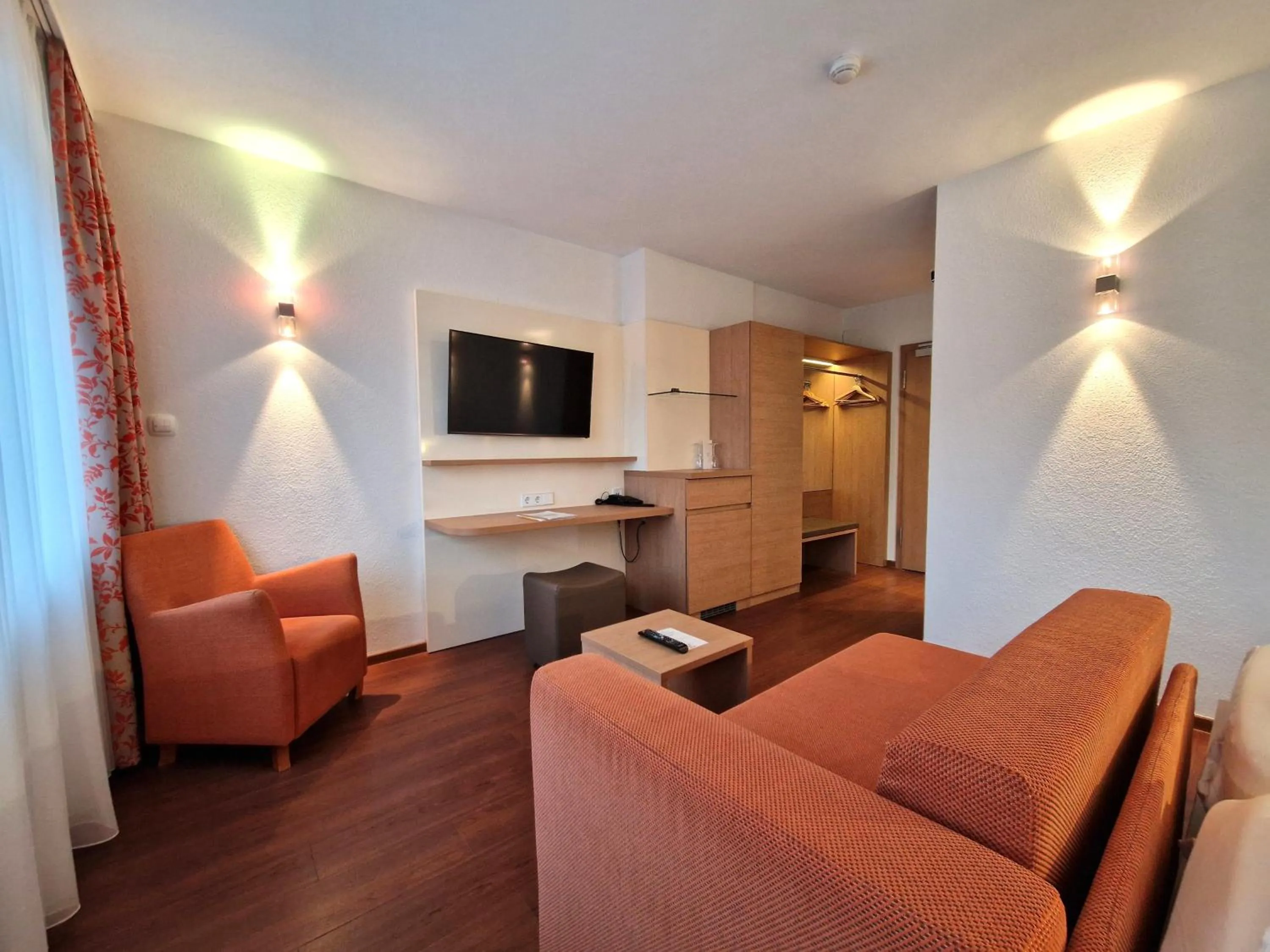 TV and multimedia in Badhotel Restaurant Stauferland