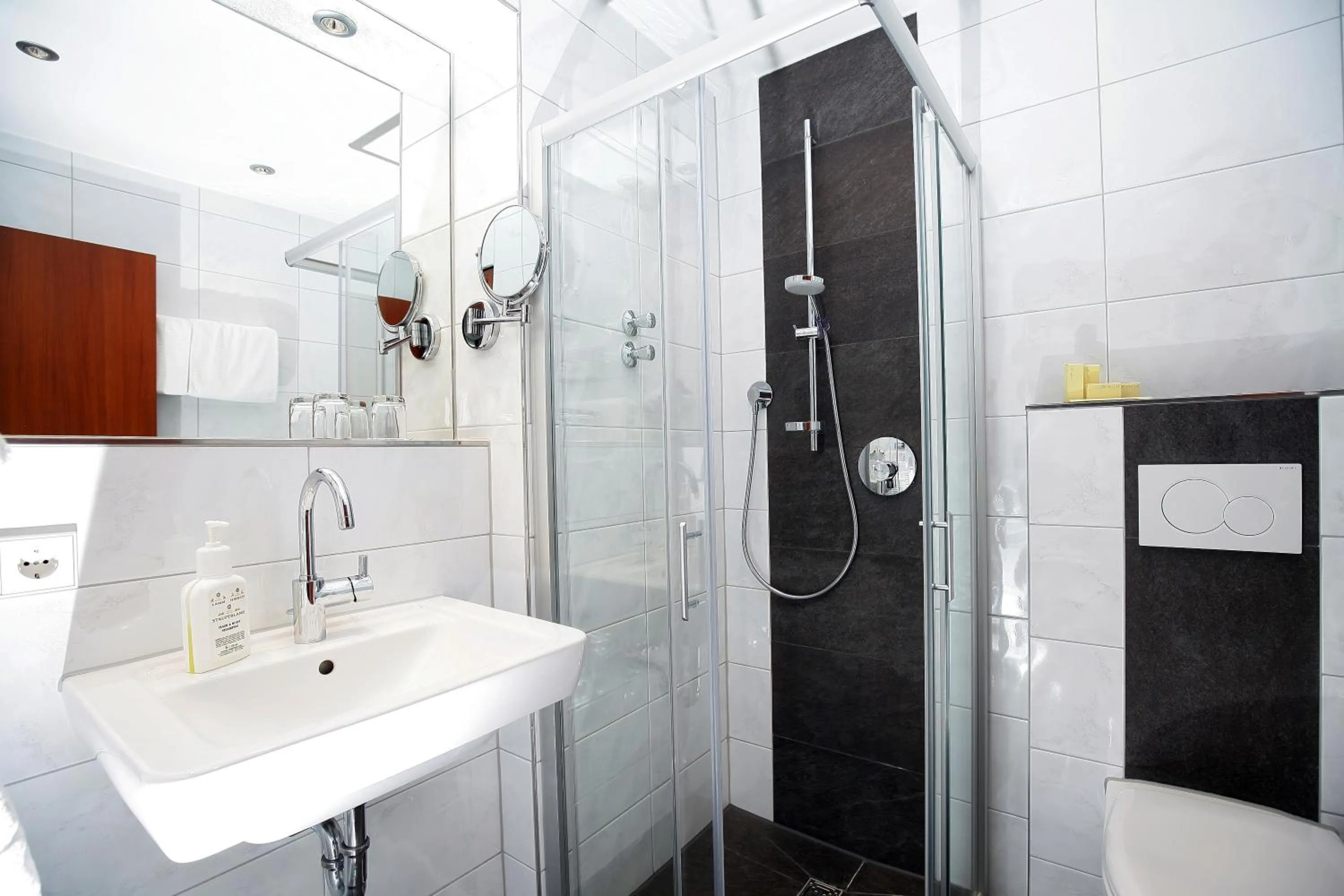 Photo of the whole room in Badhotel Restaurant Stauferland