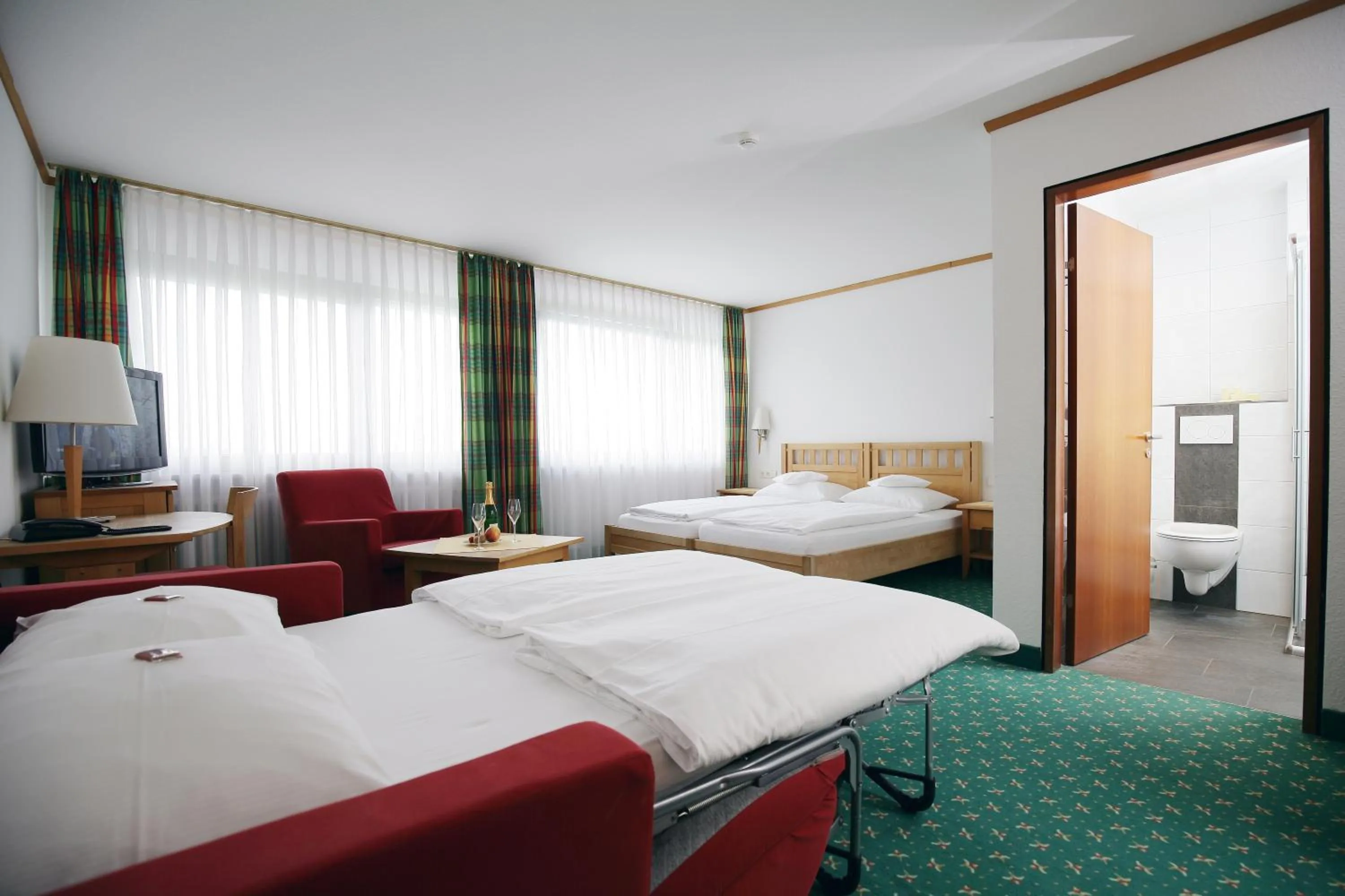 Photo of the whole room, Bed in Badhotel Restaurant Stauferland