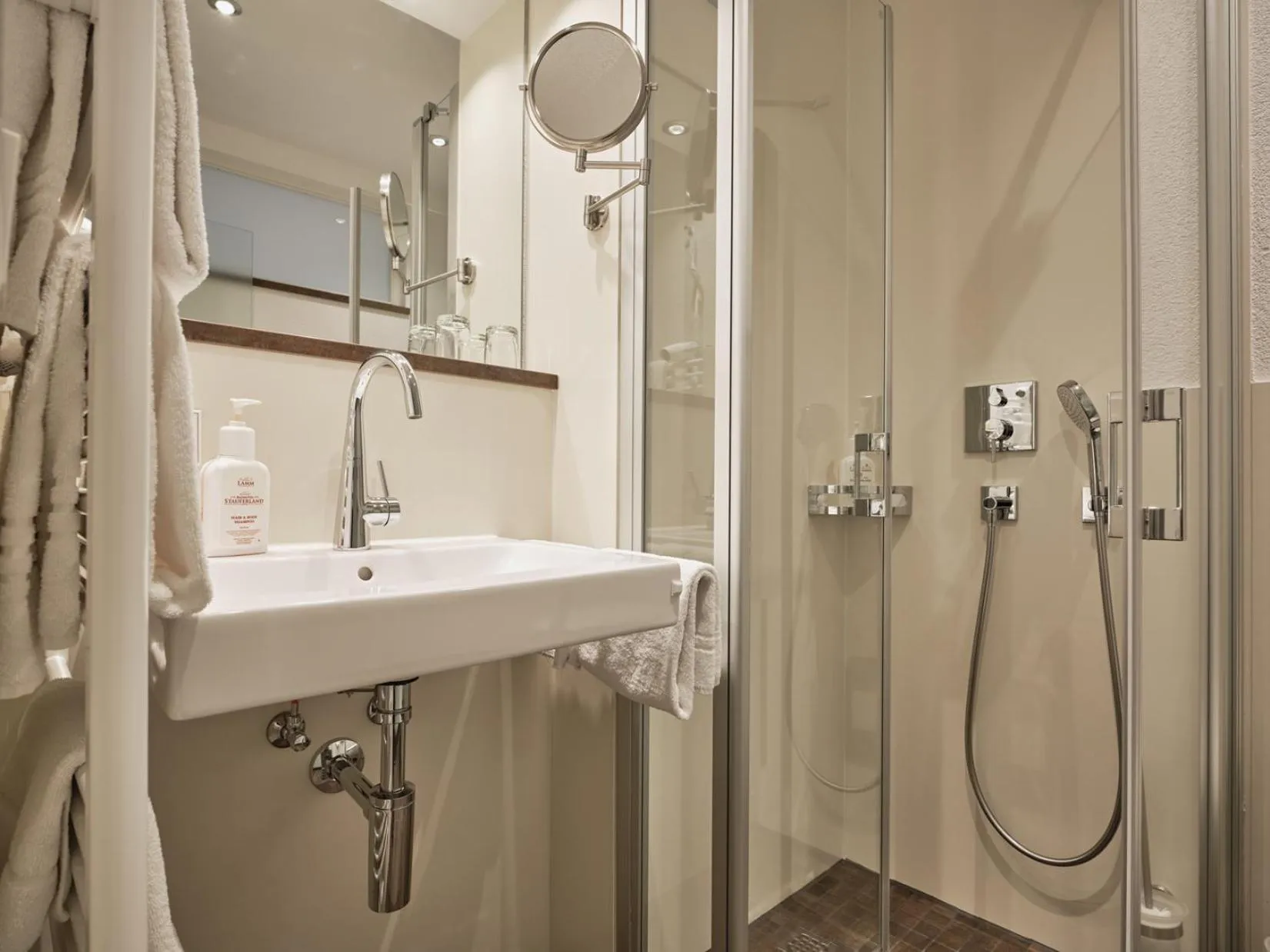 Bathroom in Badhotel Restaurant Stauferland