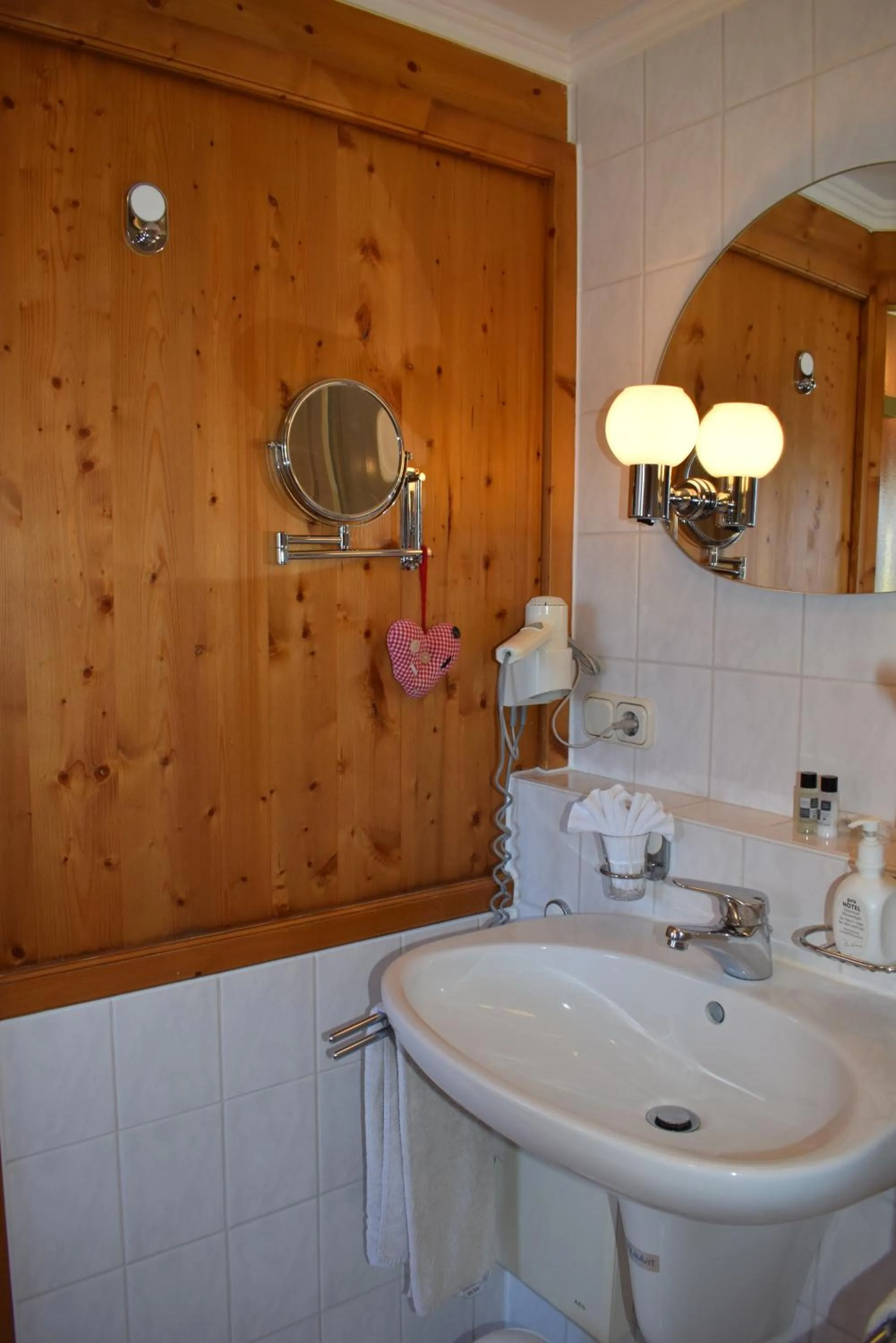 Photo of the whole room in Sonnenbichl Hotel am Rotfischbach