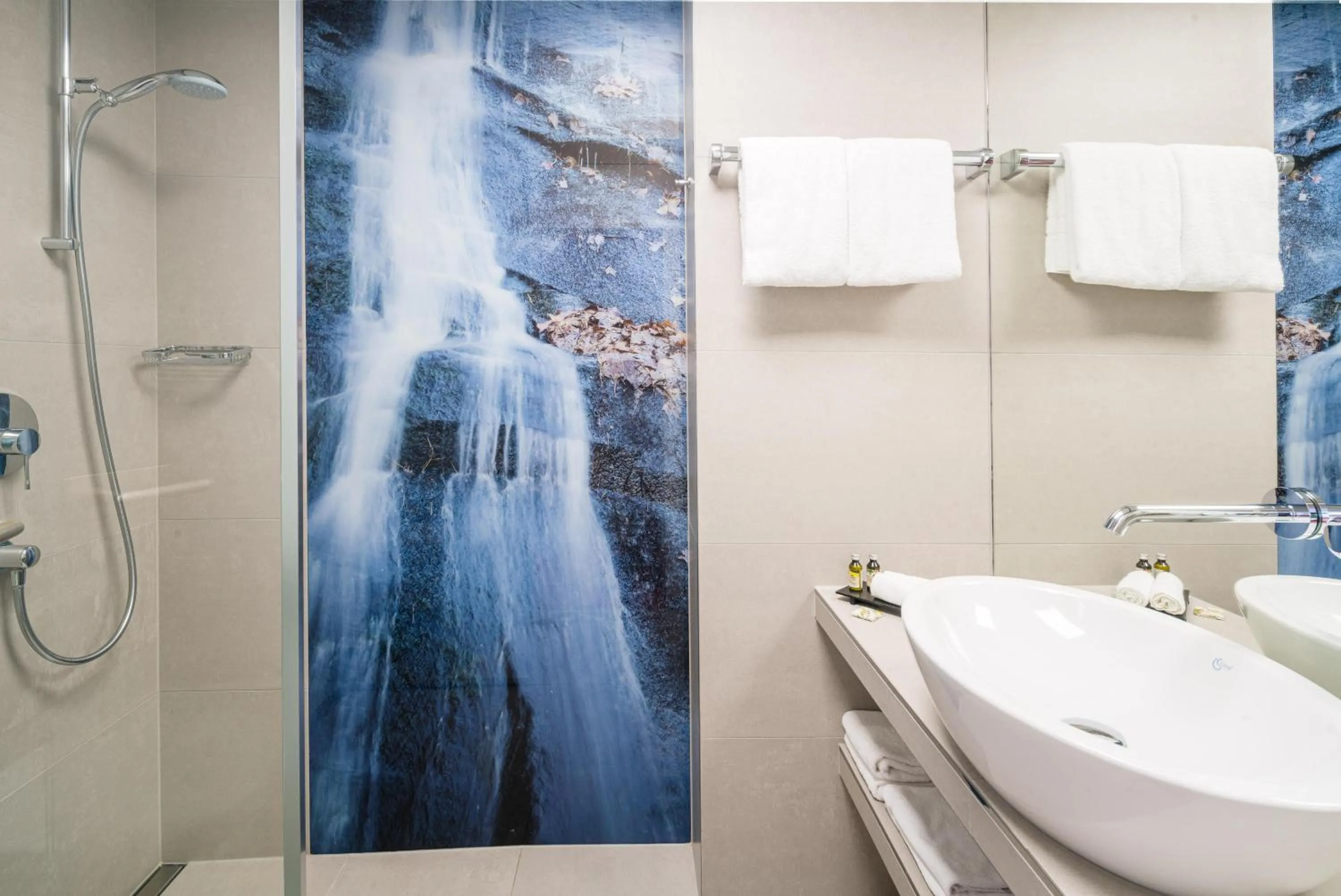 Shower in Steigenberger Hotel Bielefelder Hof