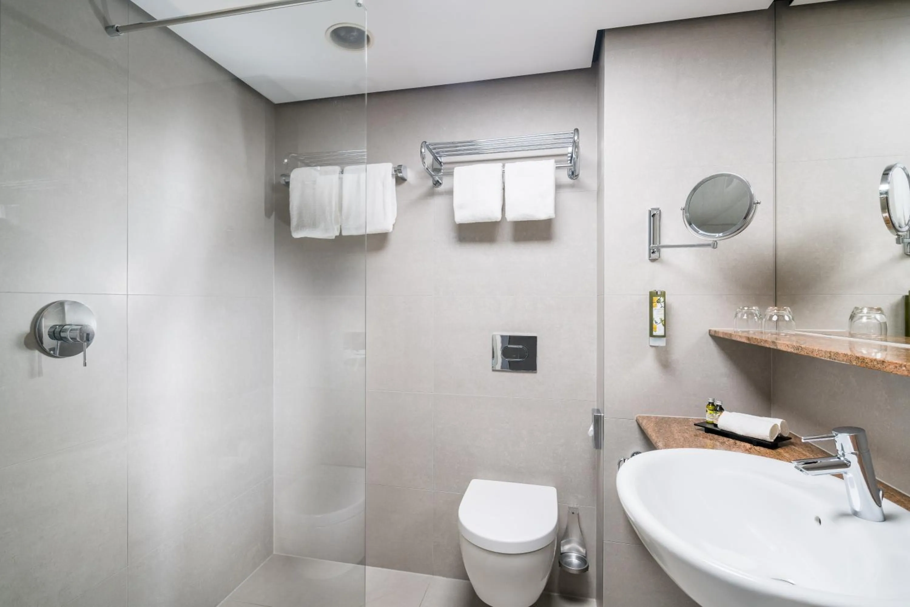 Shower in Steigenberger Hotel Bielefelder Hof