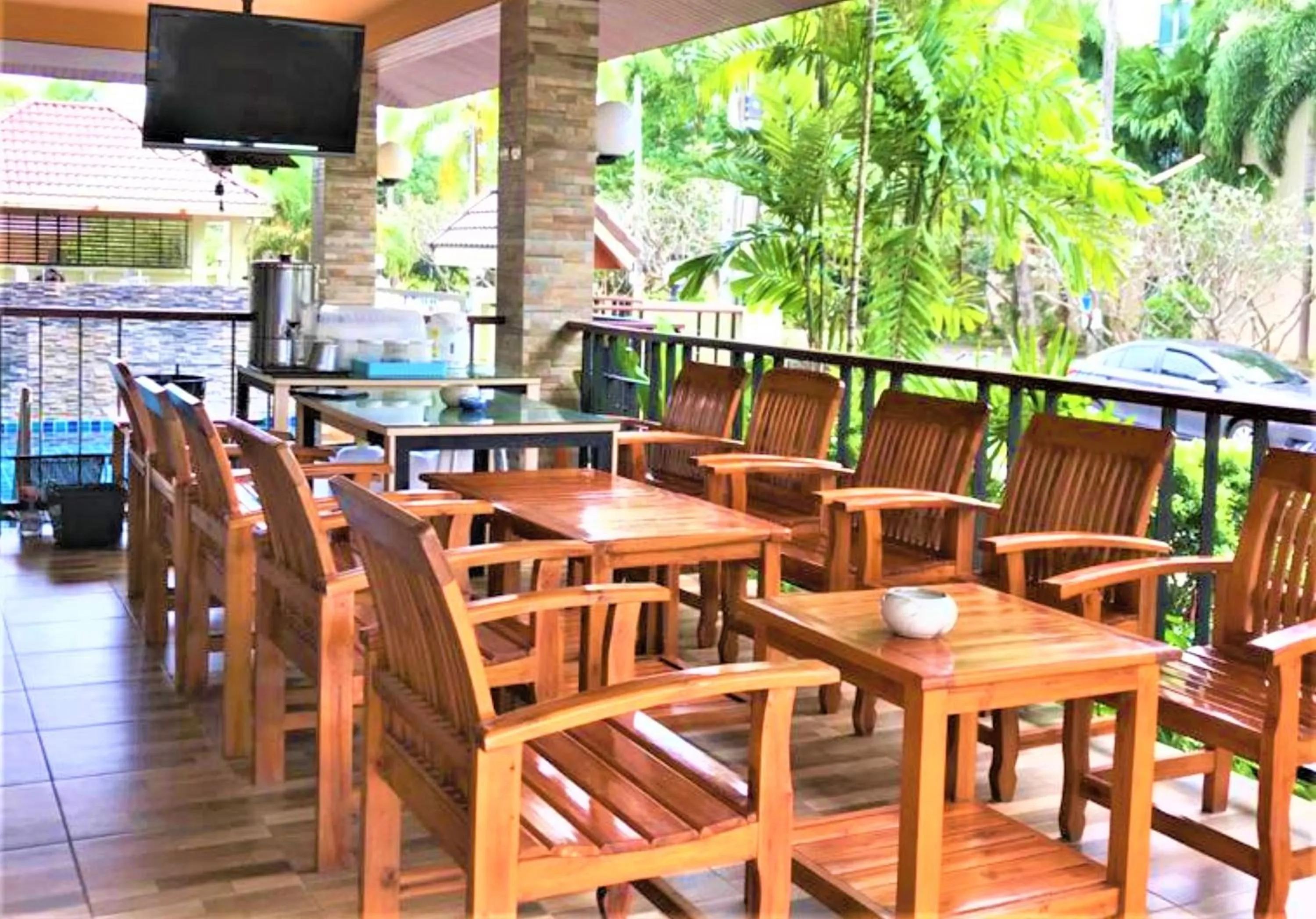 Restaurant/places to eat in Nasa Hotel