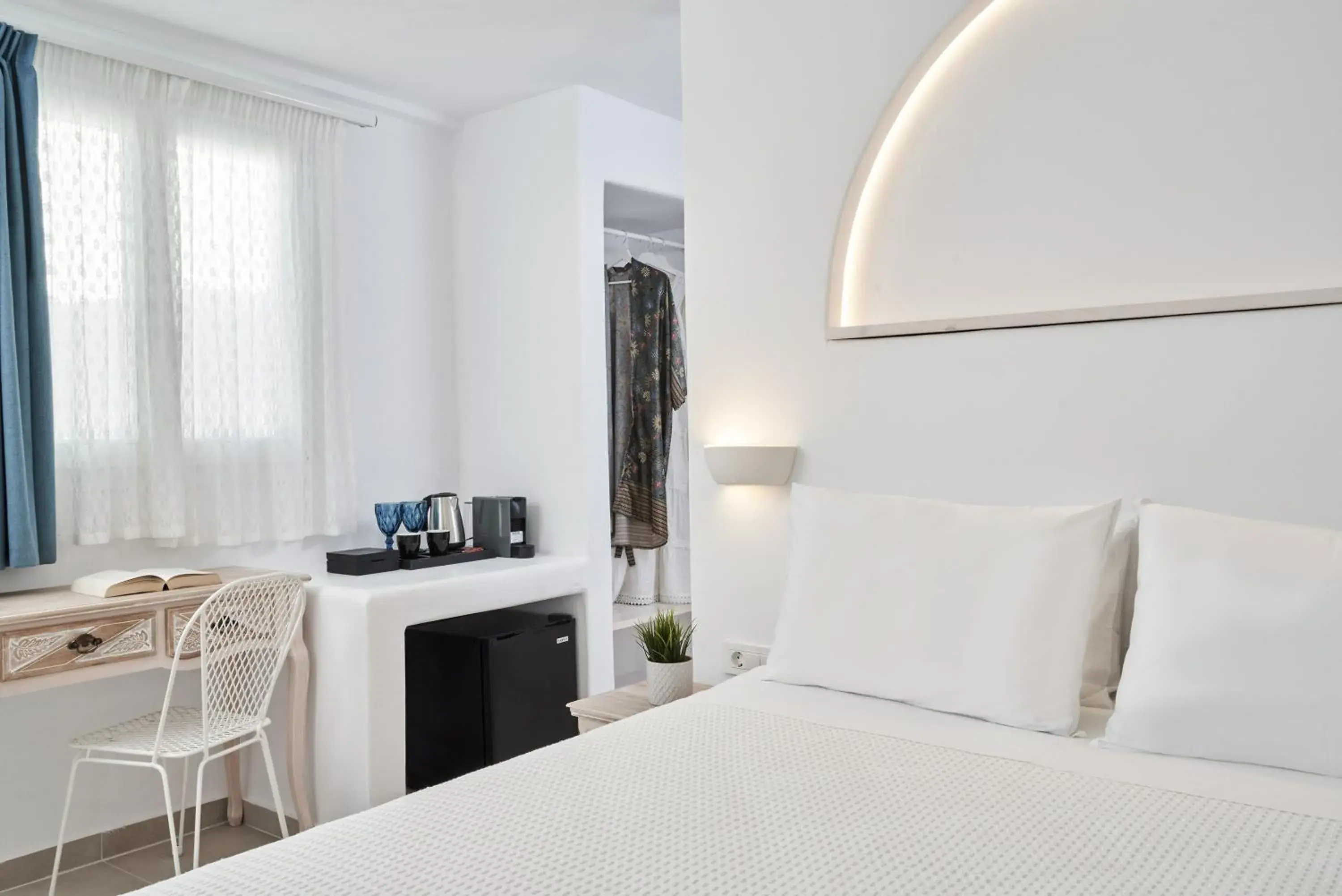 Photo of the whole room, Bed in Galation Photo of the whole room, Bed in Galation