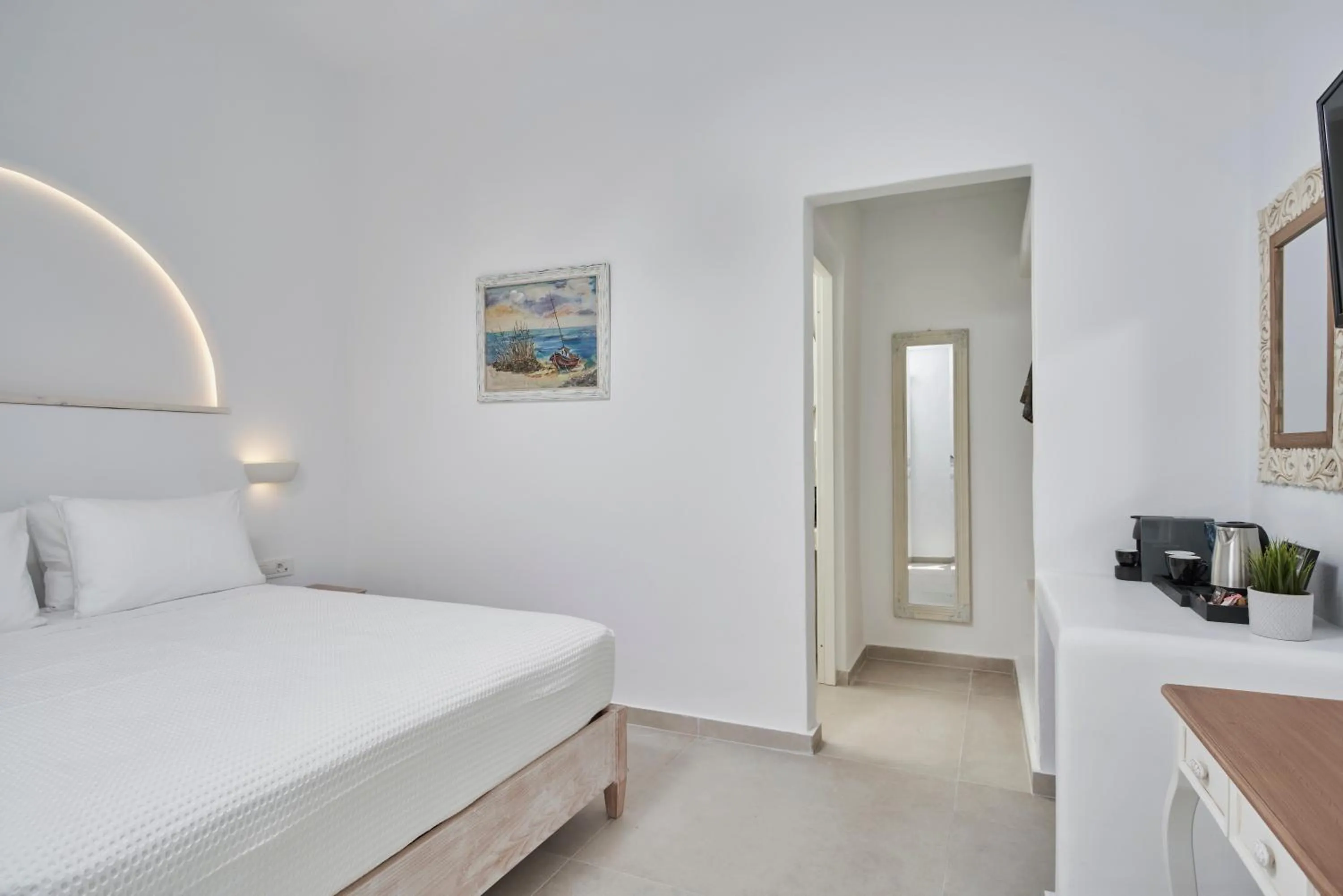 Photo of the whole room, Bed in Galation