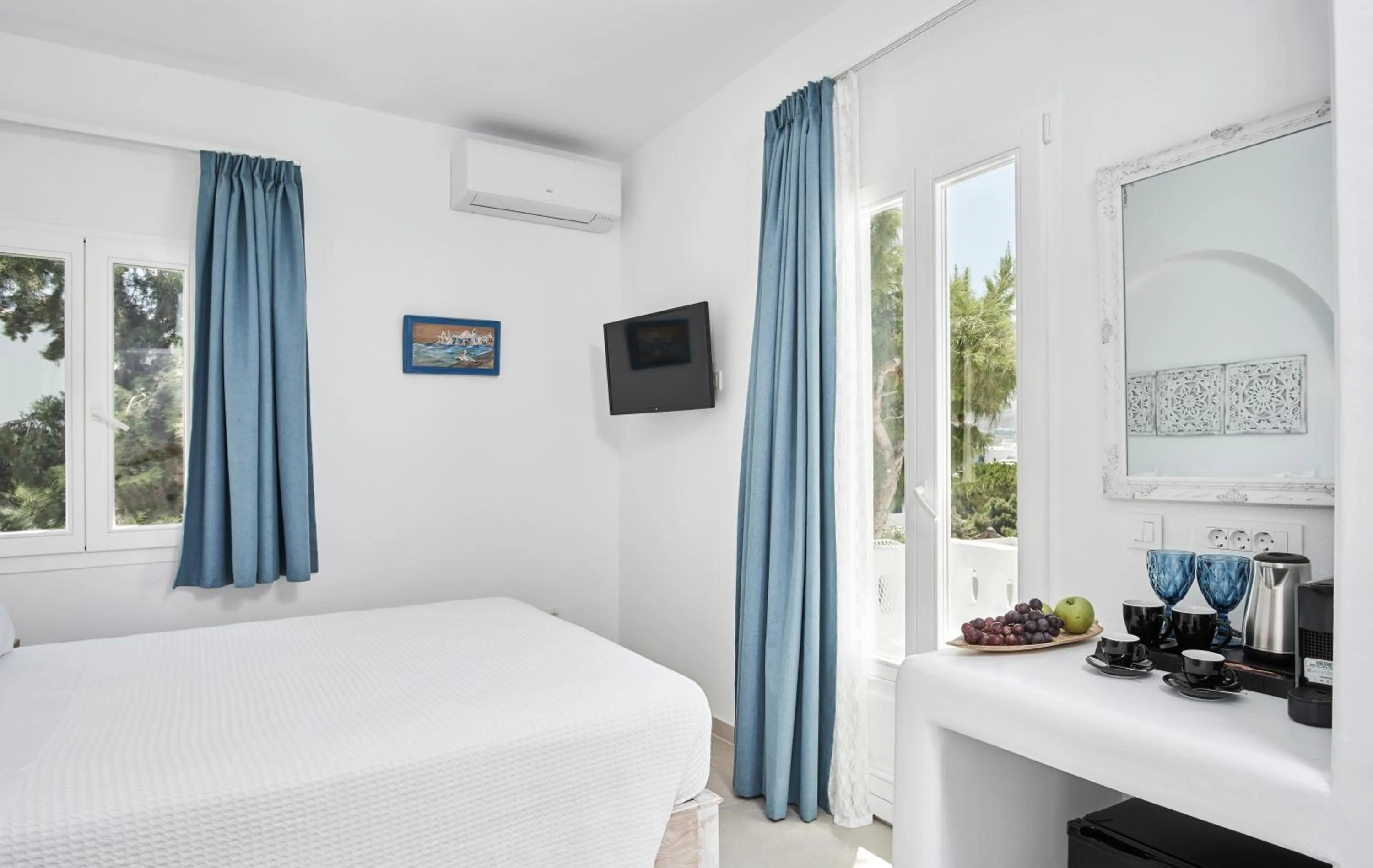 Photo of the whole room, Bed in Galation