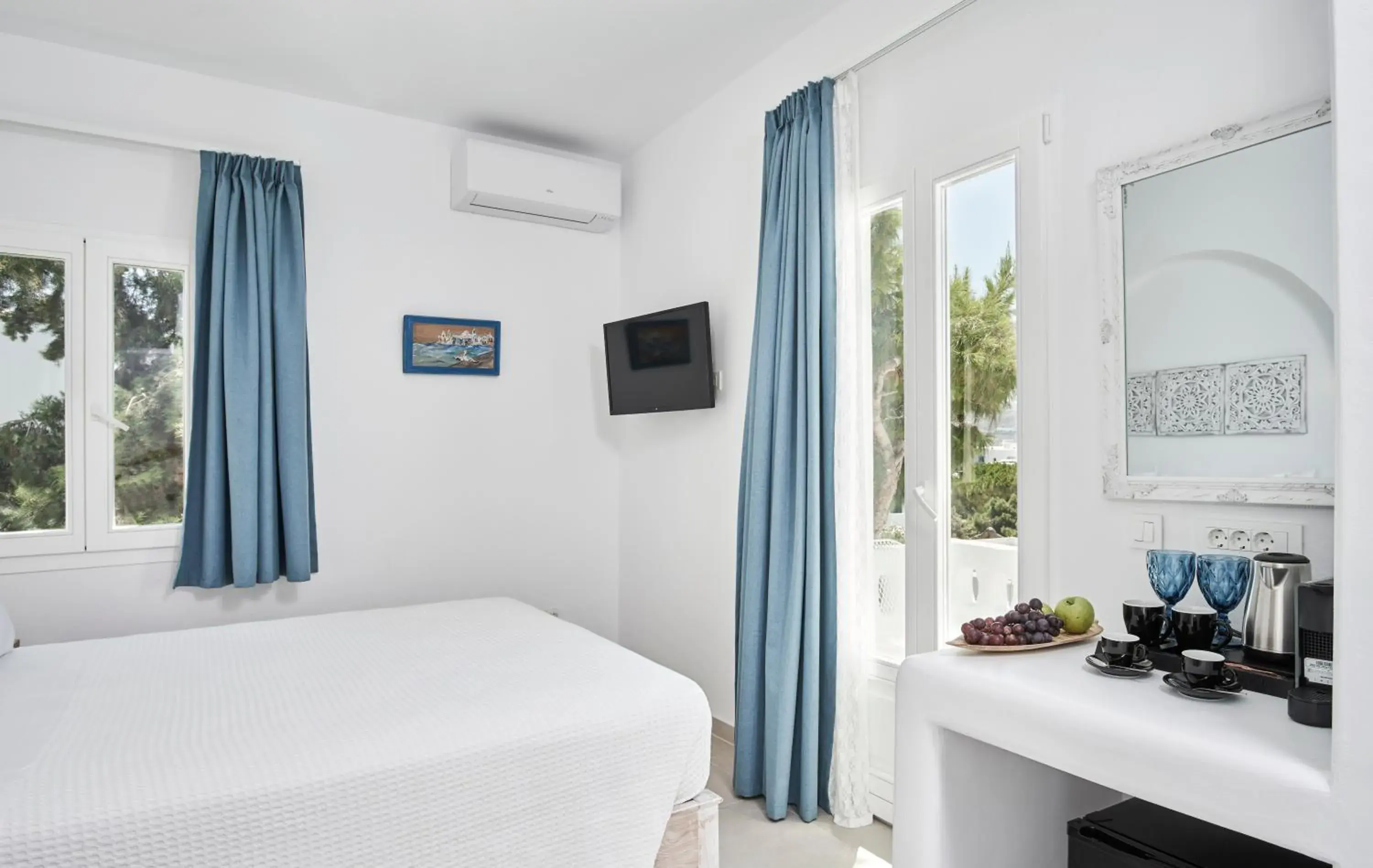 Photo of the whole room, Bed in Galation Photo of the whole room, Bed in Galation