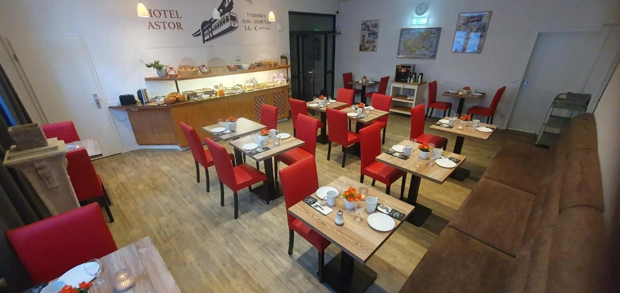 Restaurant/places to eat in Hotel Astor