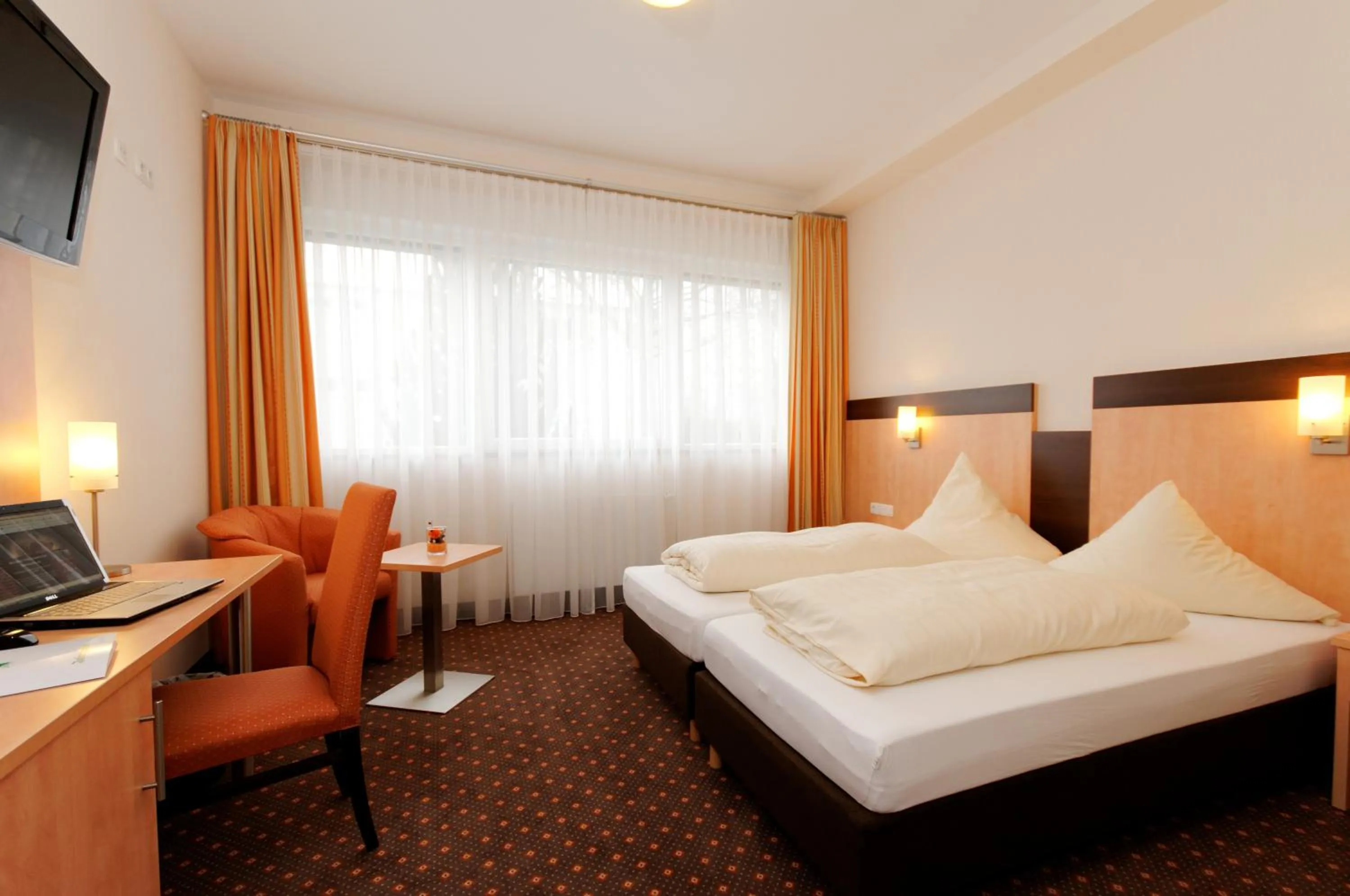 Photo of the whole room, Bed in Hotel Am Freischütz