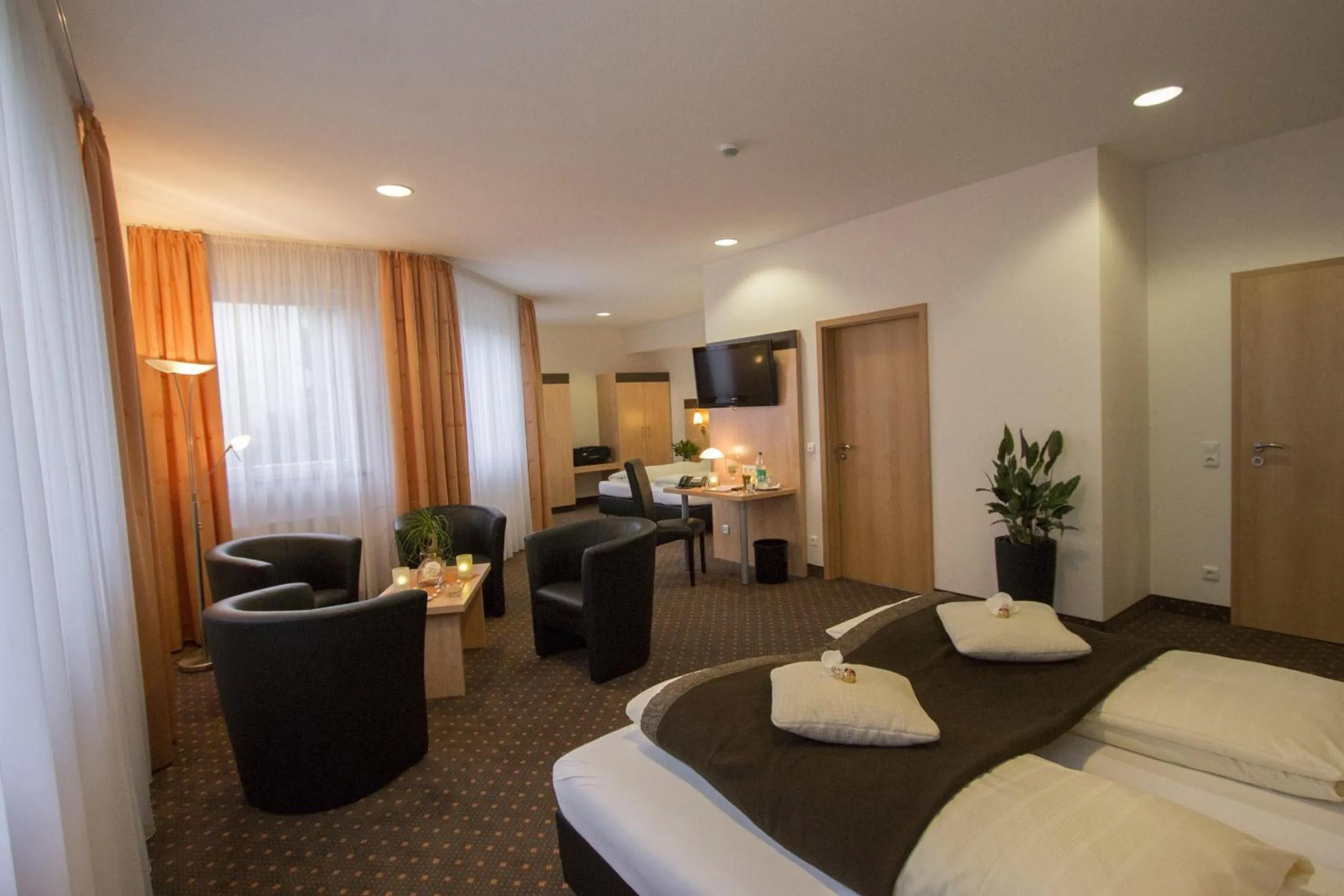 Photo of the whole room, Bed in Hotel Am Freischütz