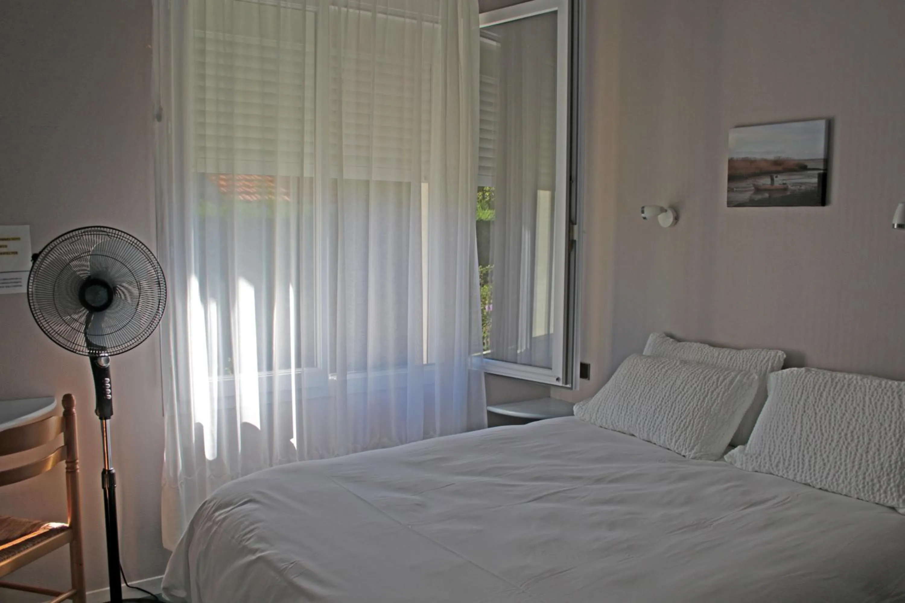 Bedroom, Bed in Hôtel LES TERRASSES