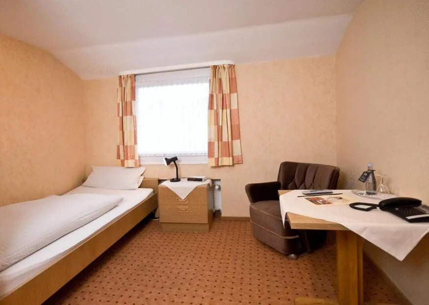 Photo of the whole room, Bed in Alte - Post - Hotel