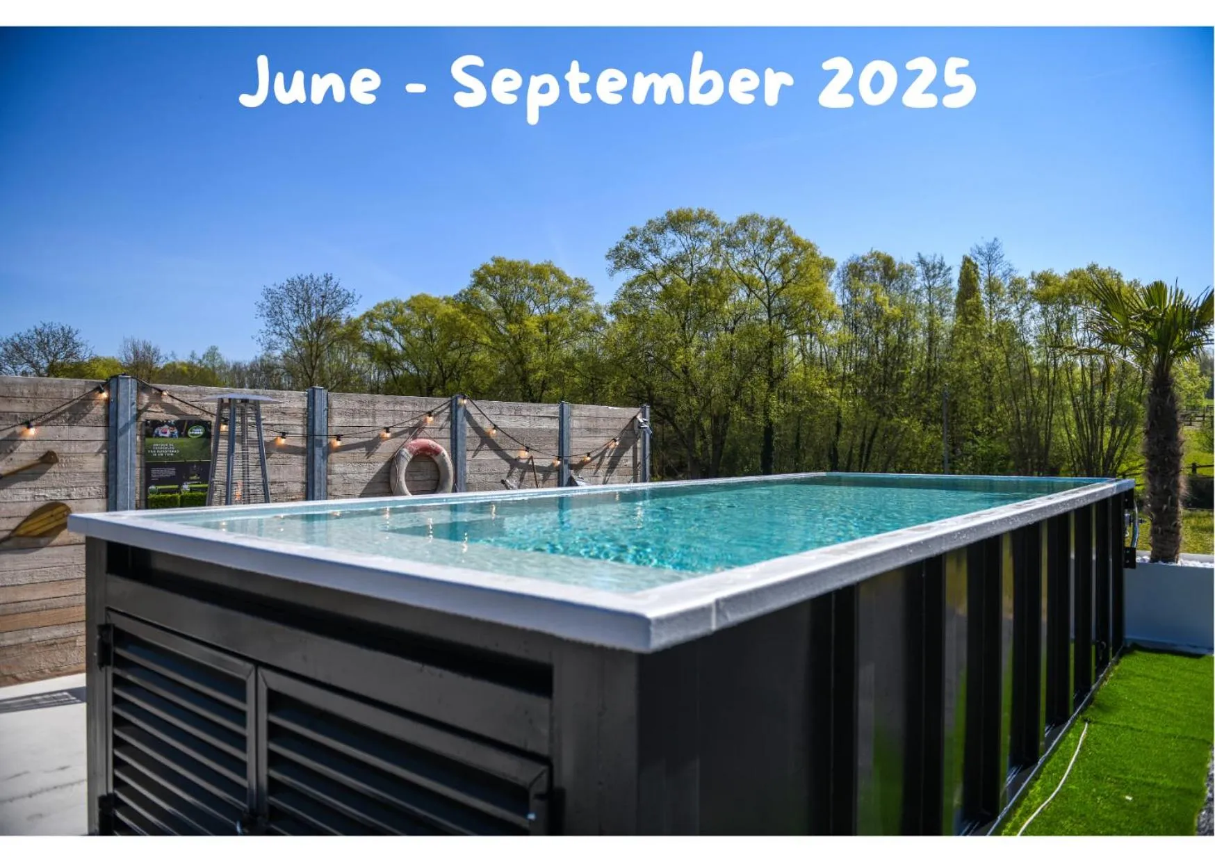 Swimming pool in Hotel & Restaurant Maison Pal'Ange