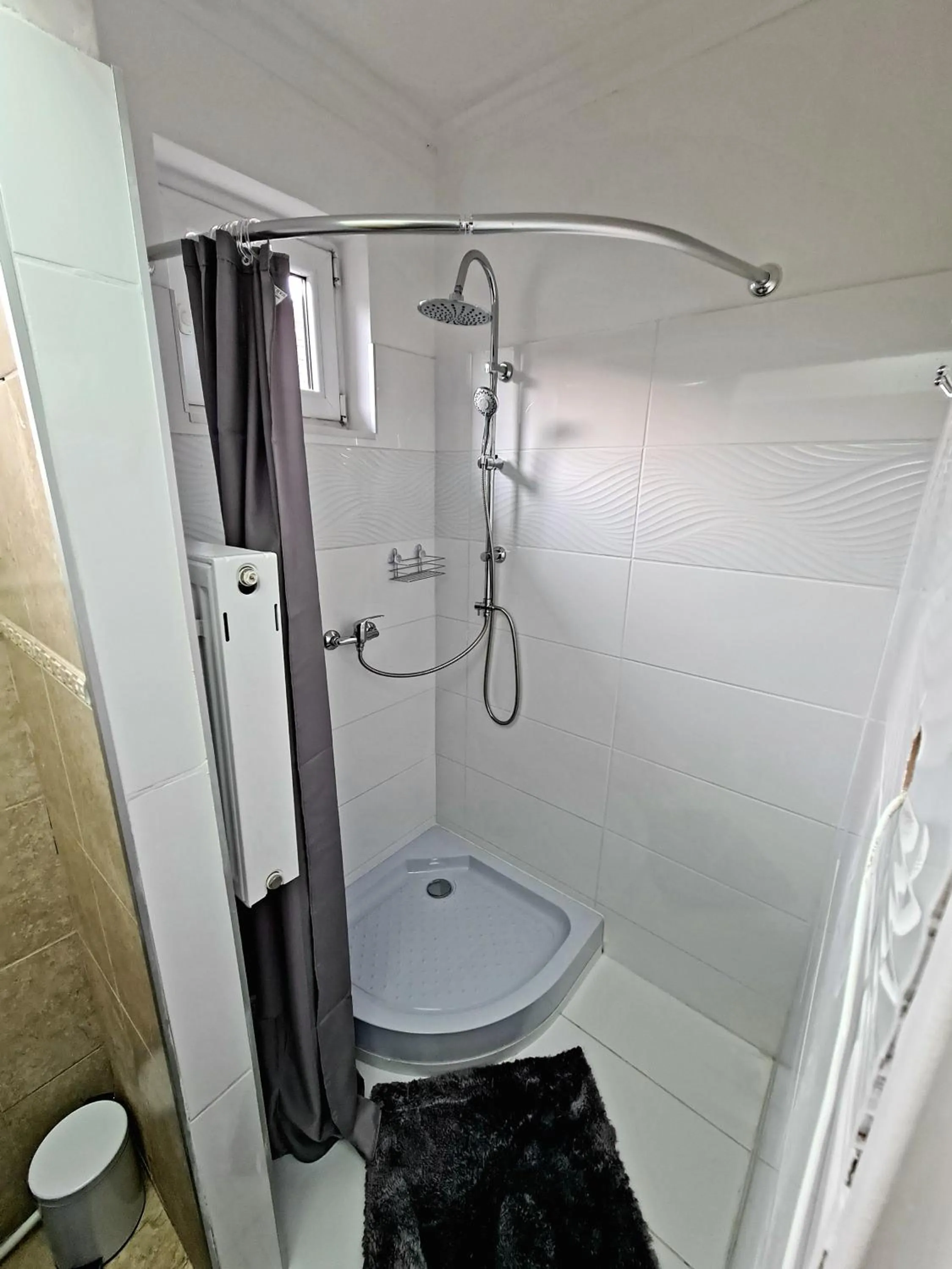 Shower in Airport Luxury Apartman 42
