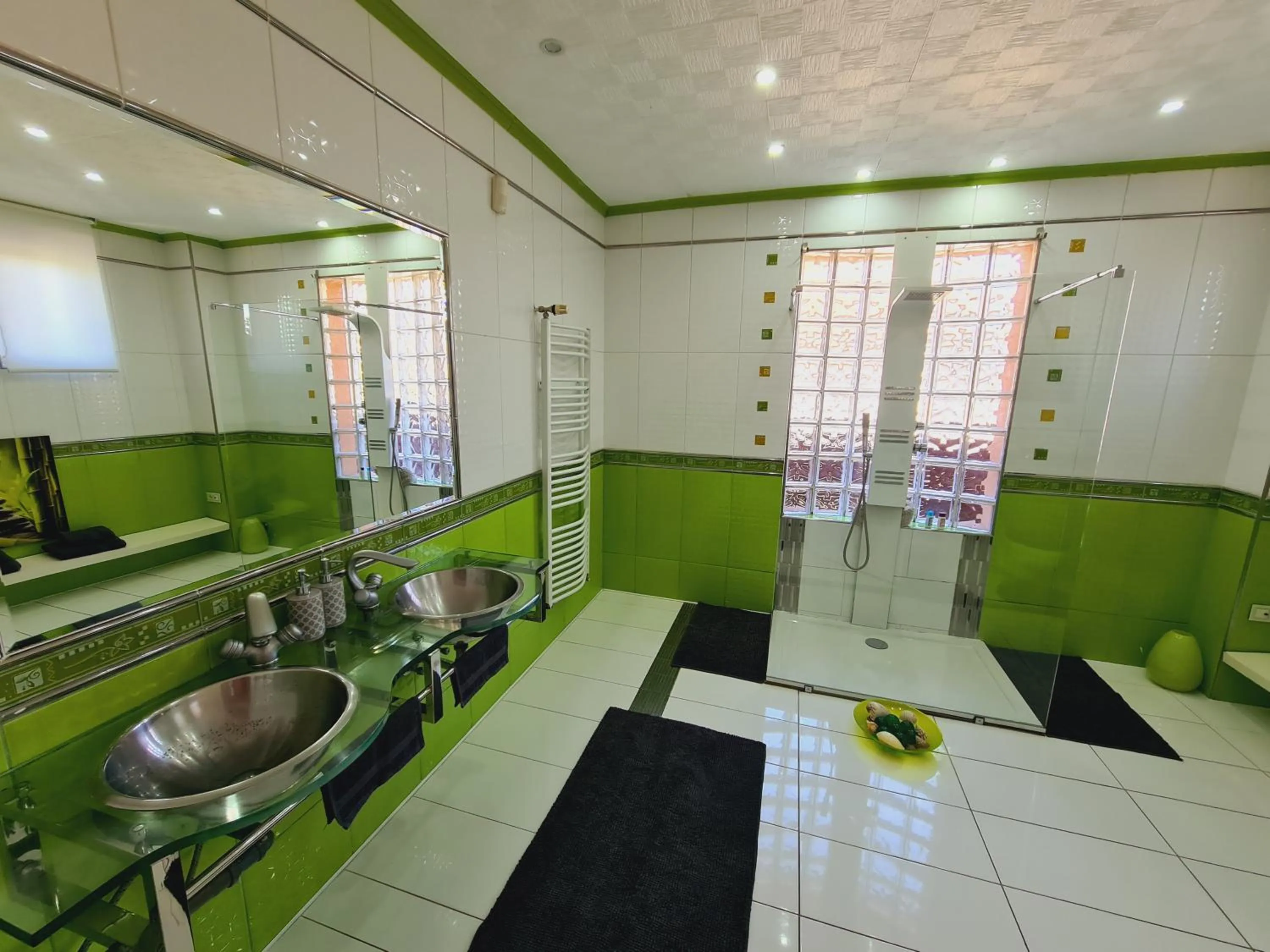 Property building in Airport Luxury Apartman 42