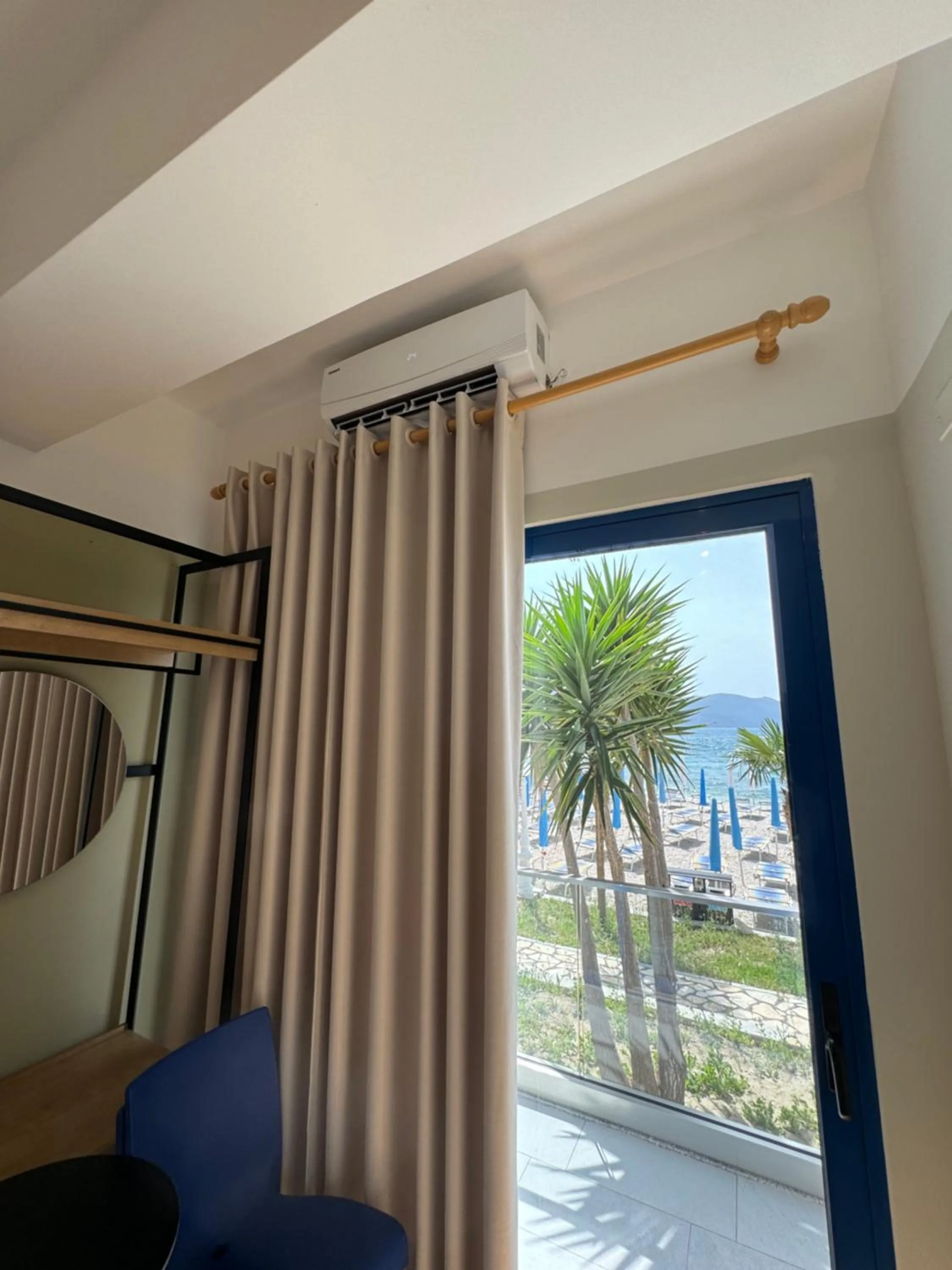 Balcony/Terrace, Bed in Hotel Cekodhima