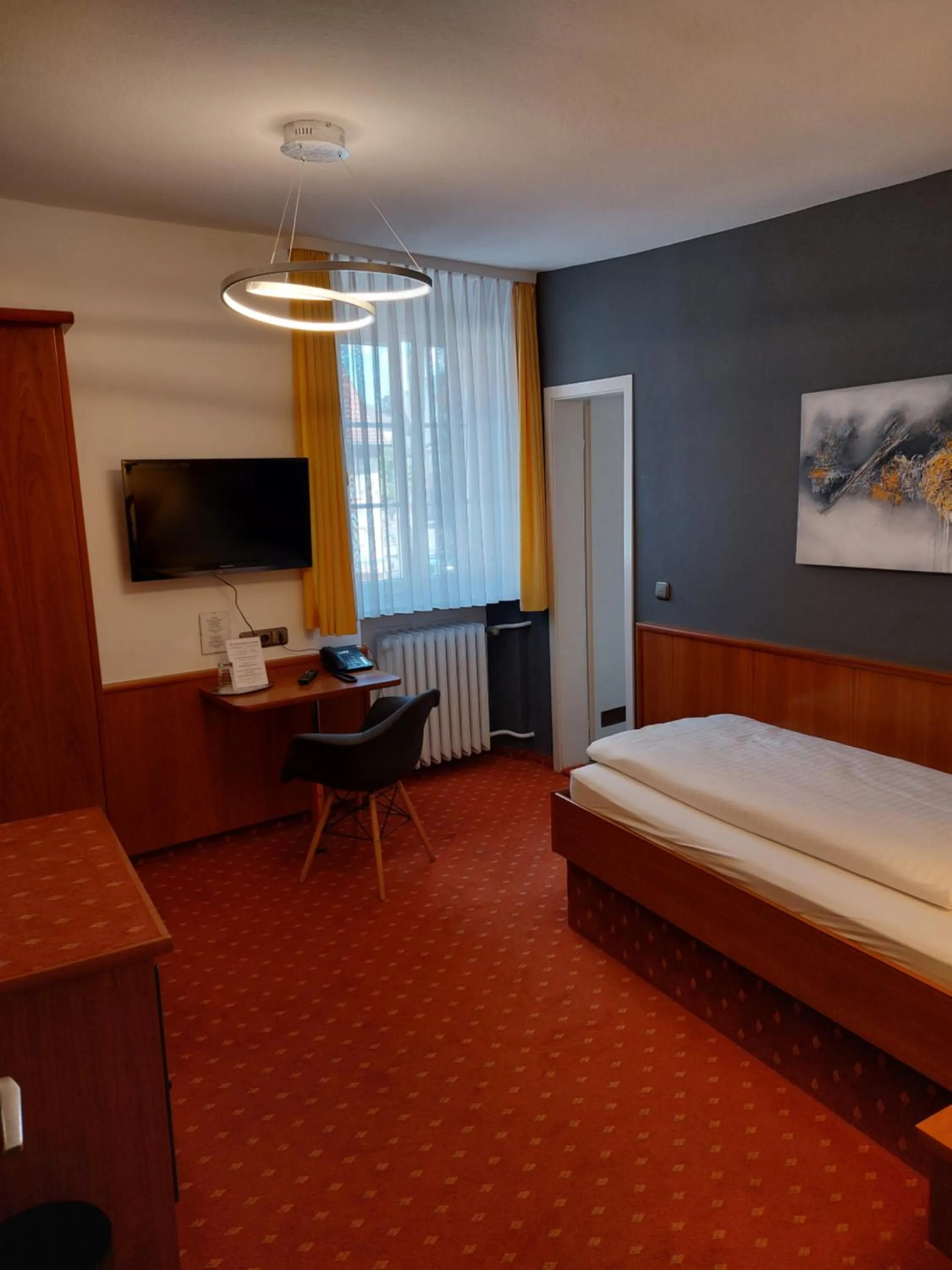 Photo of the whole room, Bed in Hotel Garni "Brauerei Keller"