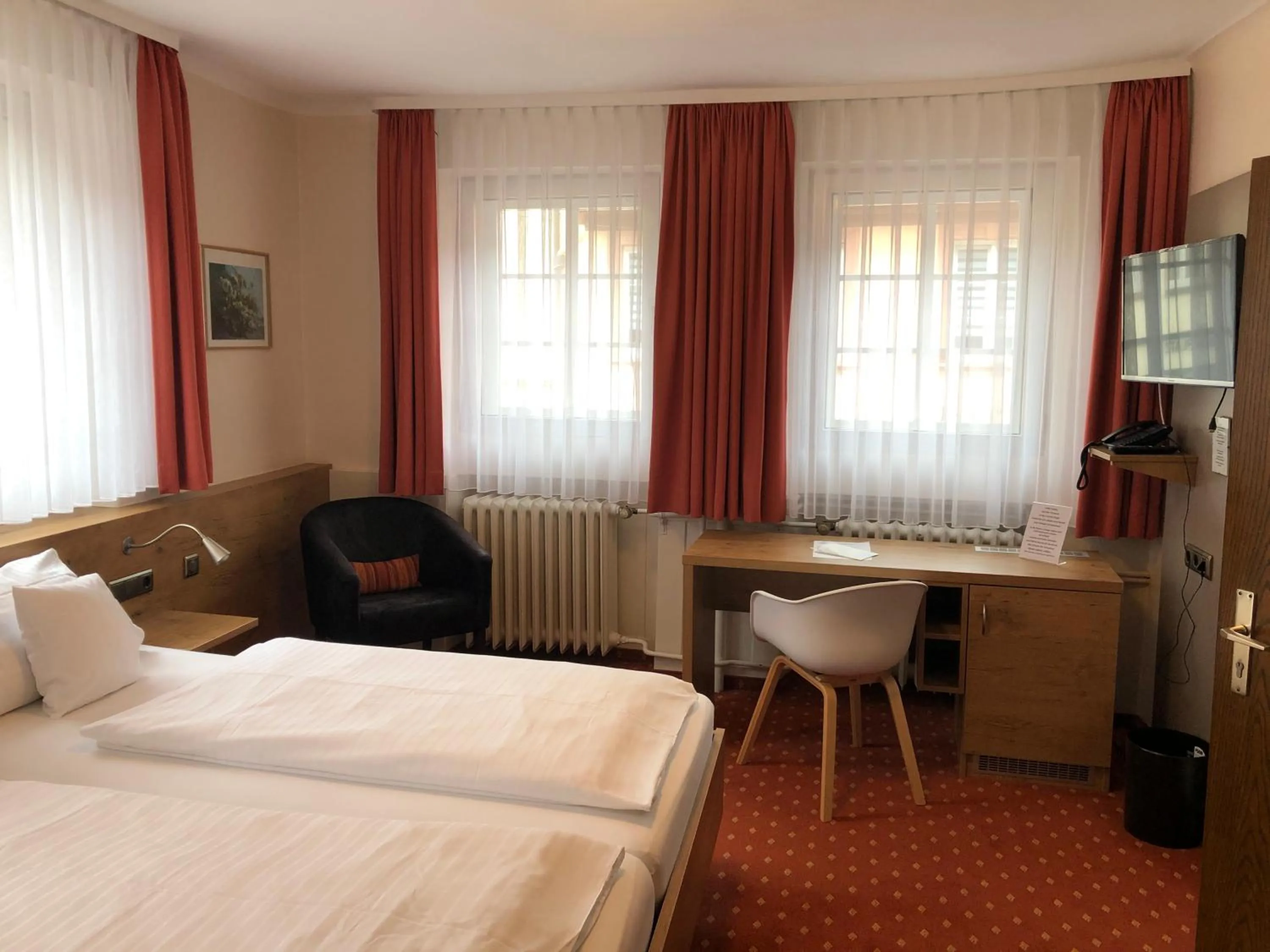 Photo of the whole room, Bed in Hotel Garni "Brauerei Keller"