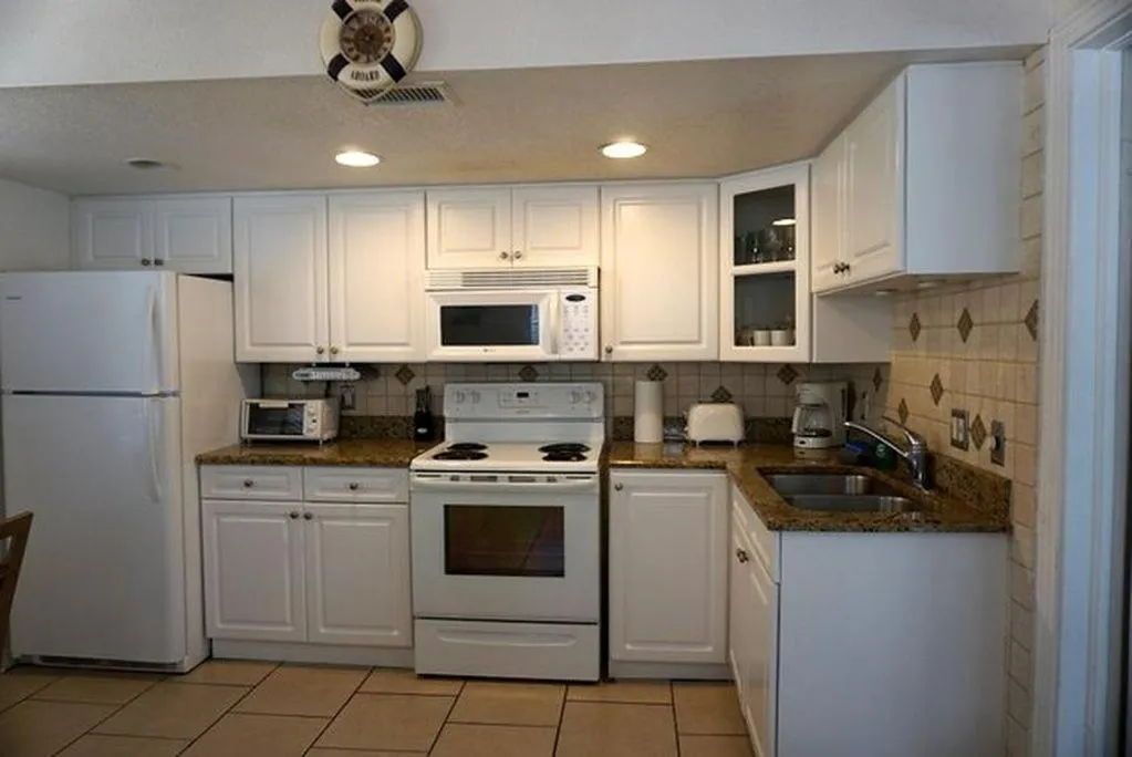 Kitchen or kitchenette in The Monterey Beach Resort
