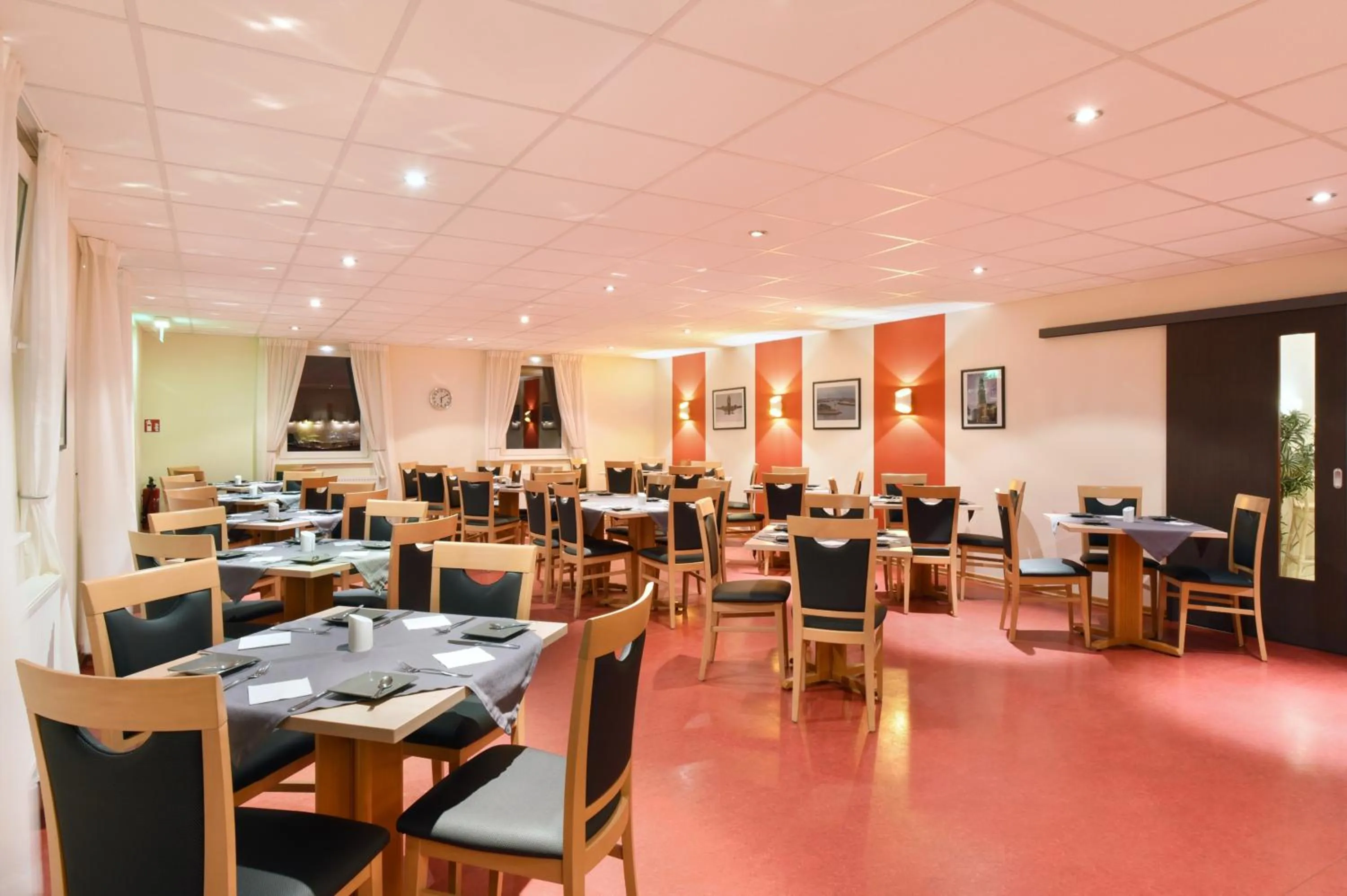 Restaurant/places to eat in meinHotel