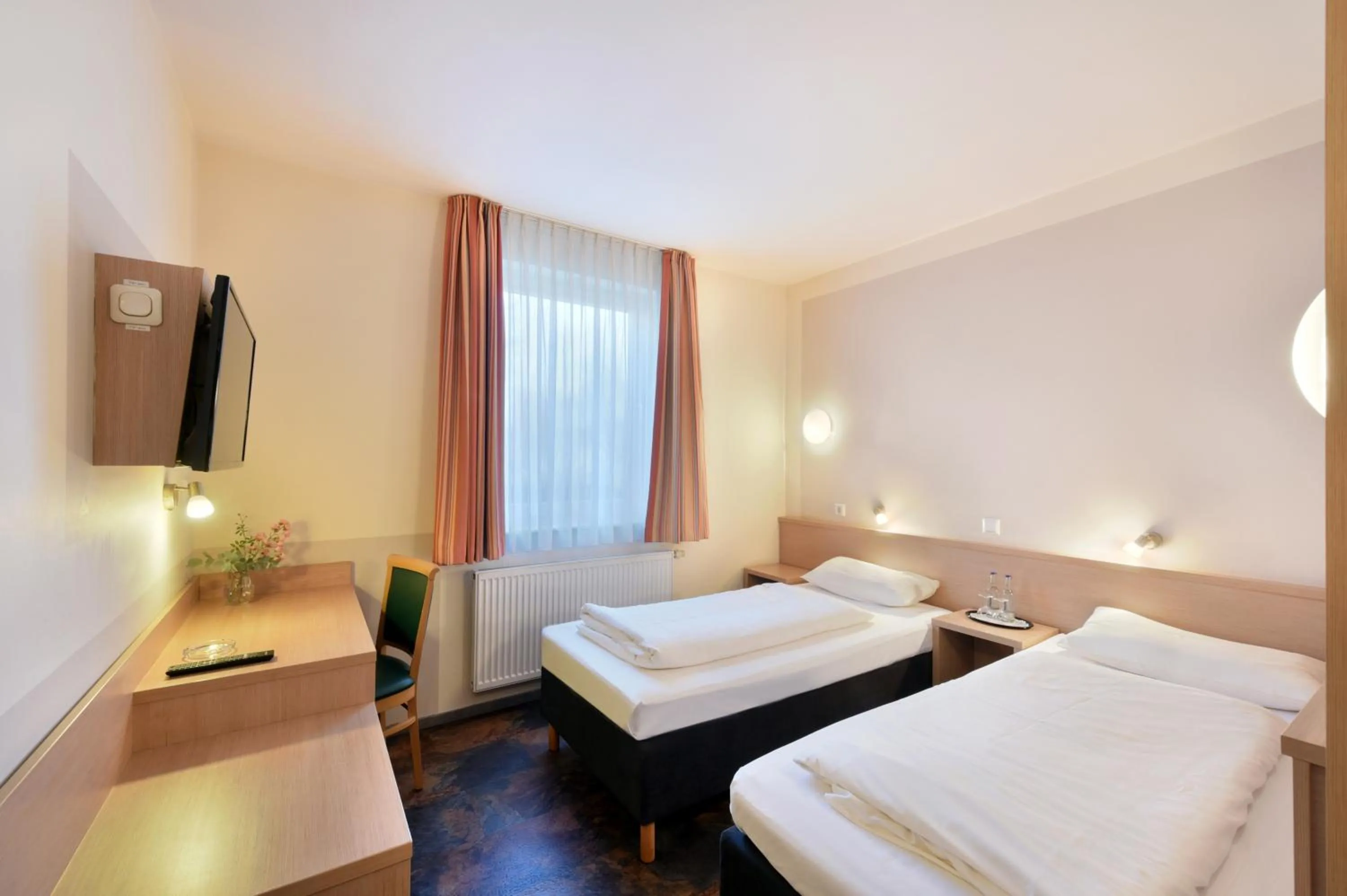 Photo of the whole room, Bed in meinHotel