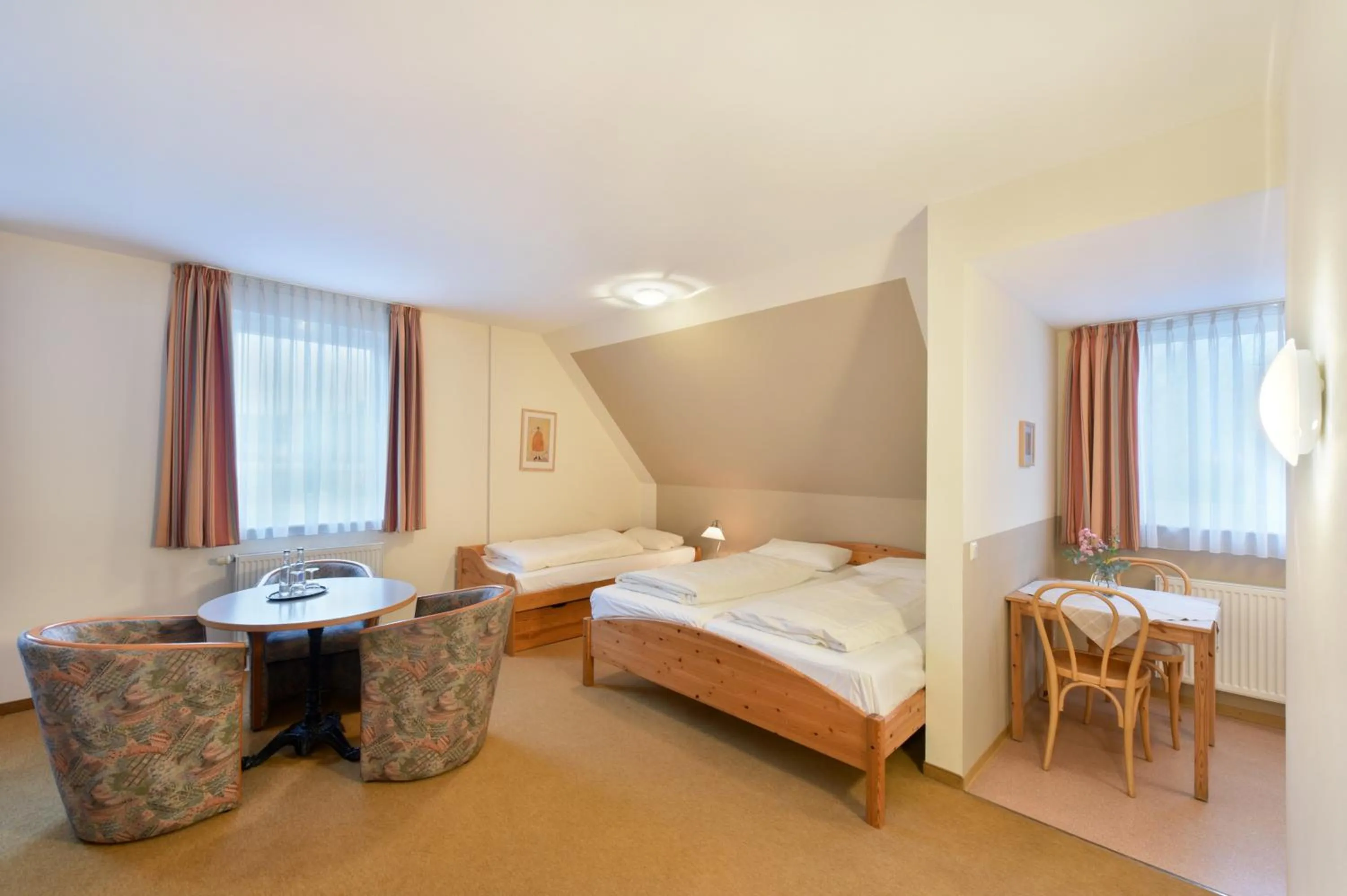 Photo of the whole room, Bed in meinHotel