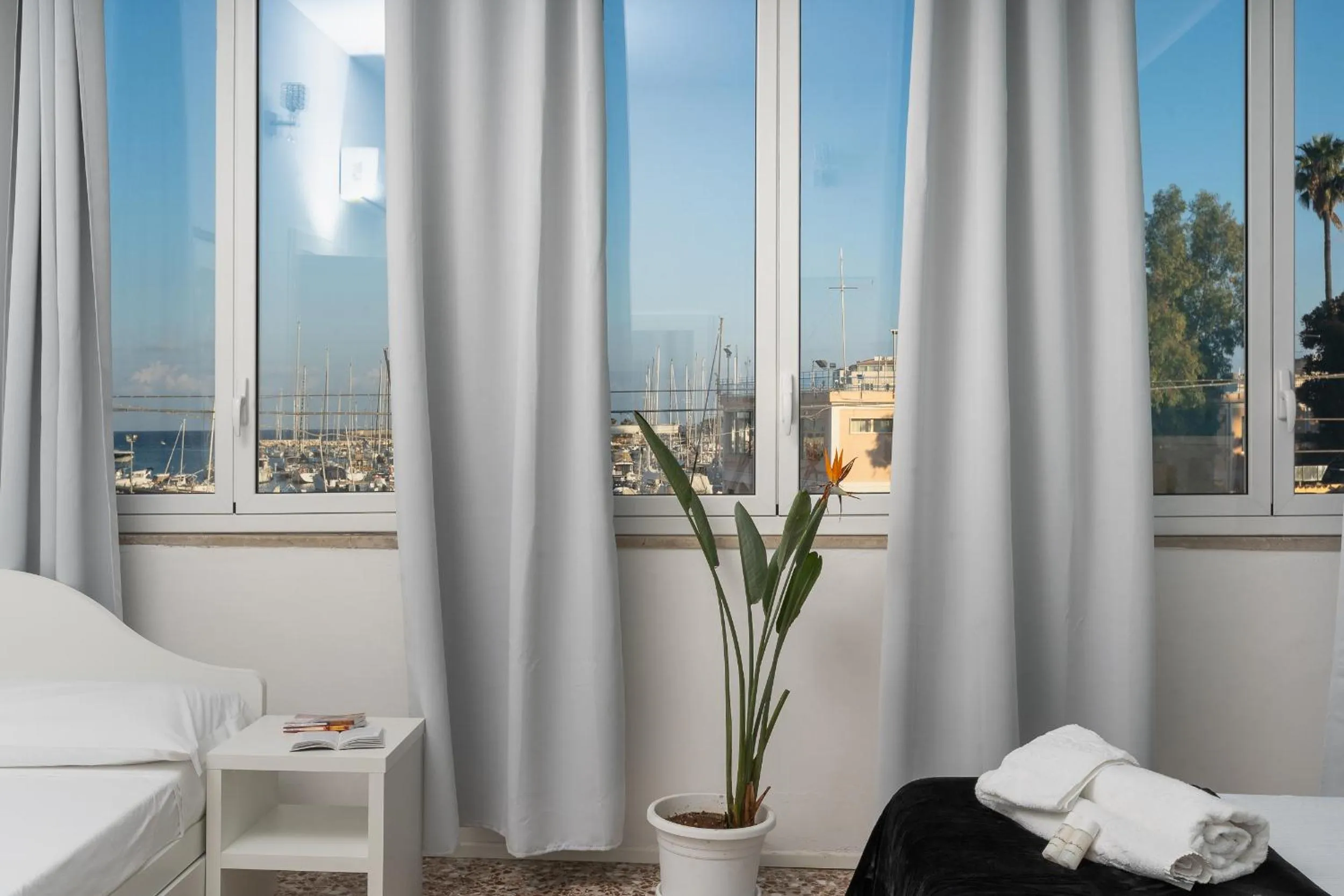 Bedroom, Bed in Regina Margherita