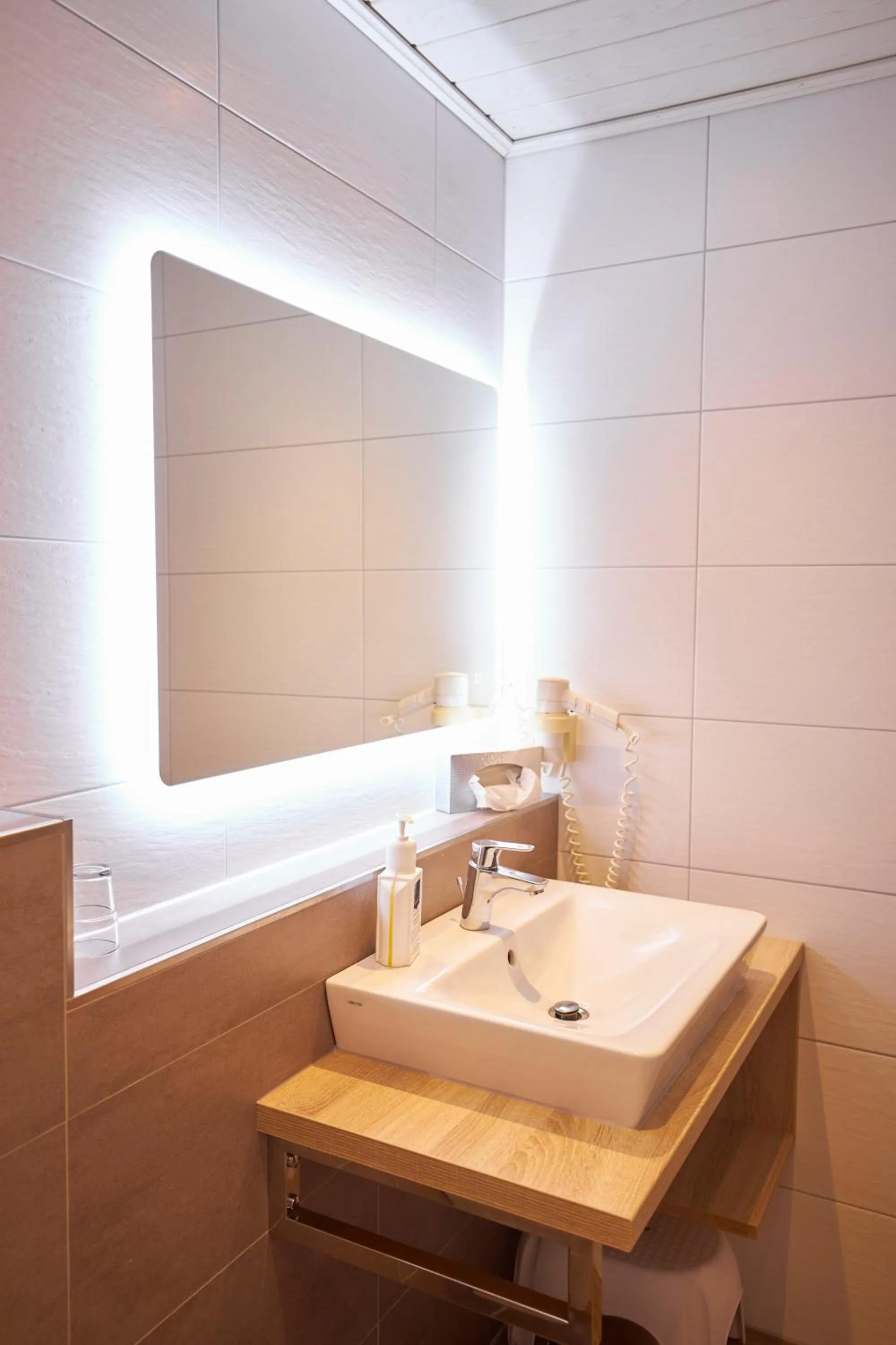 Bathroom in Flairhotel Hubertus