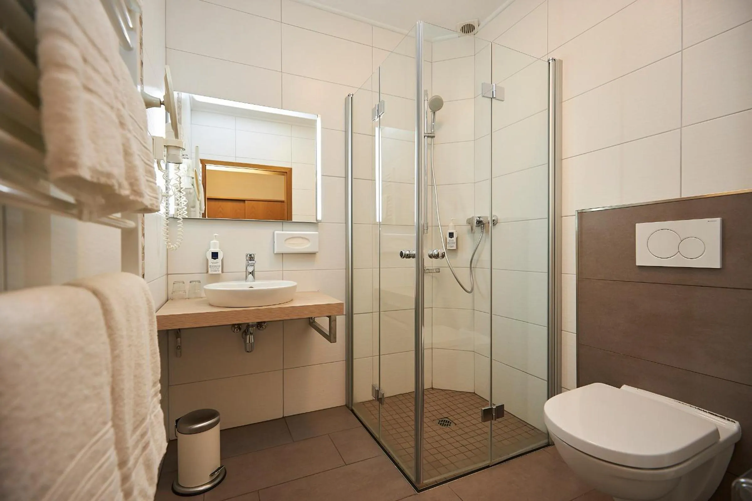 Bathroom in Flairhotel Hubertus