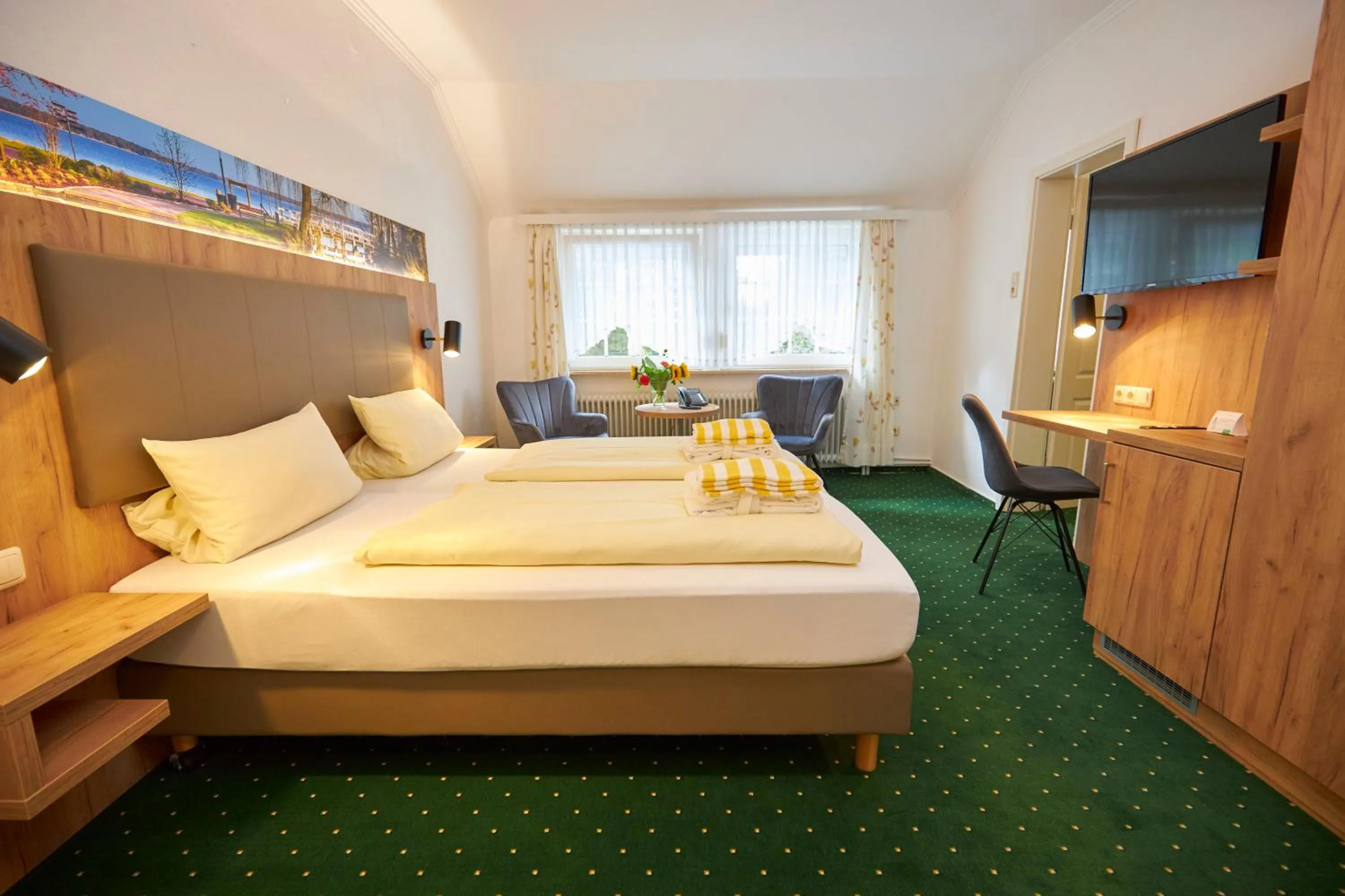 Photo of the whole room, Bed in Flairhotel Hubertus