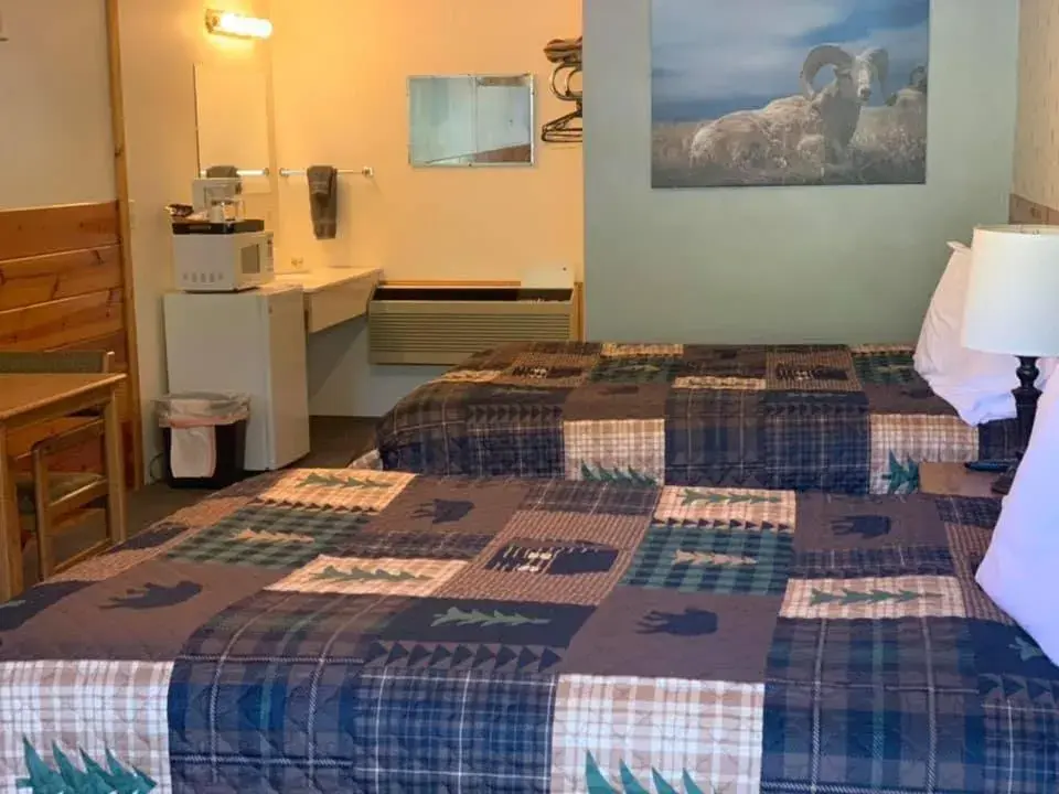 Large Double Room in Spring Creek Inn Large Double Room in Spring Creek Inn