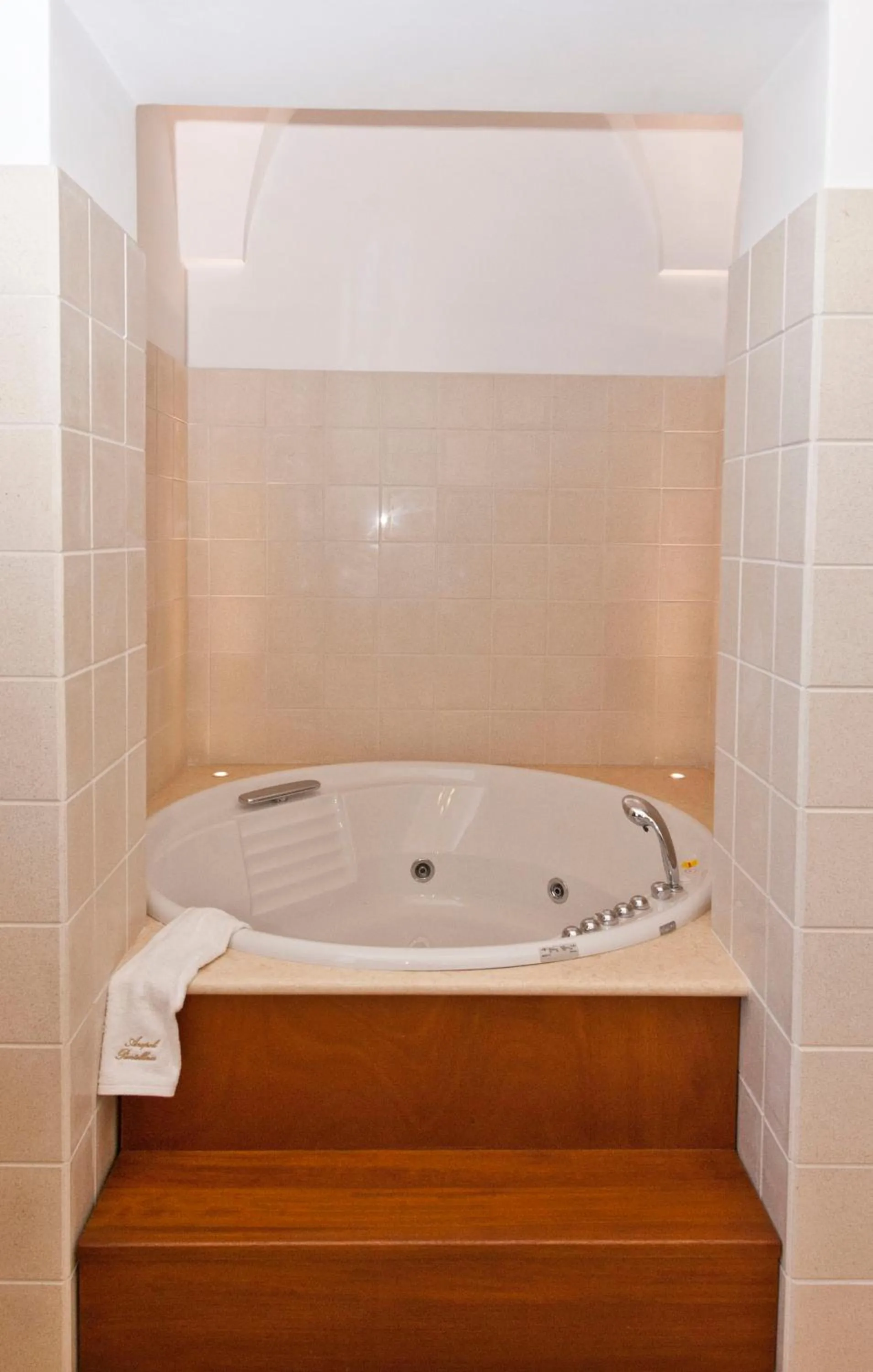 Hot Tub in Resort Acropoli